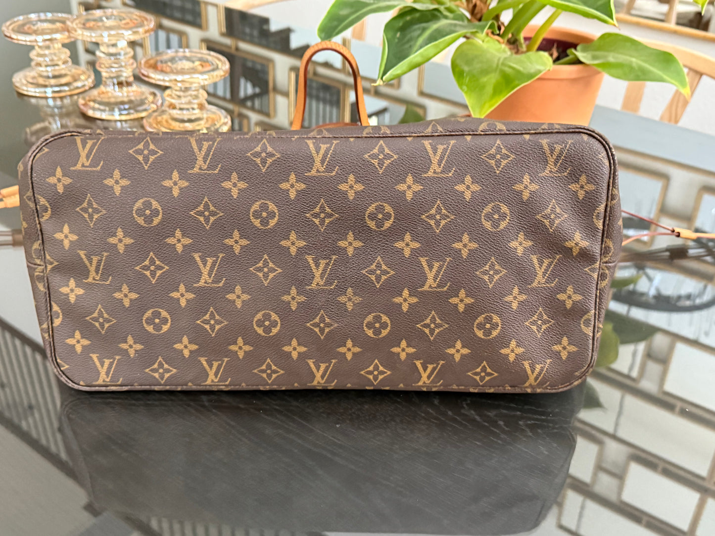 Neverfull GM with Dustbag and twilly -📅 Year: 2009