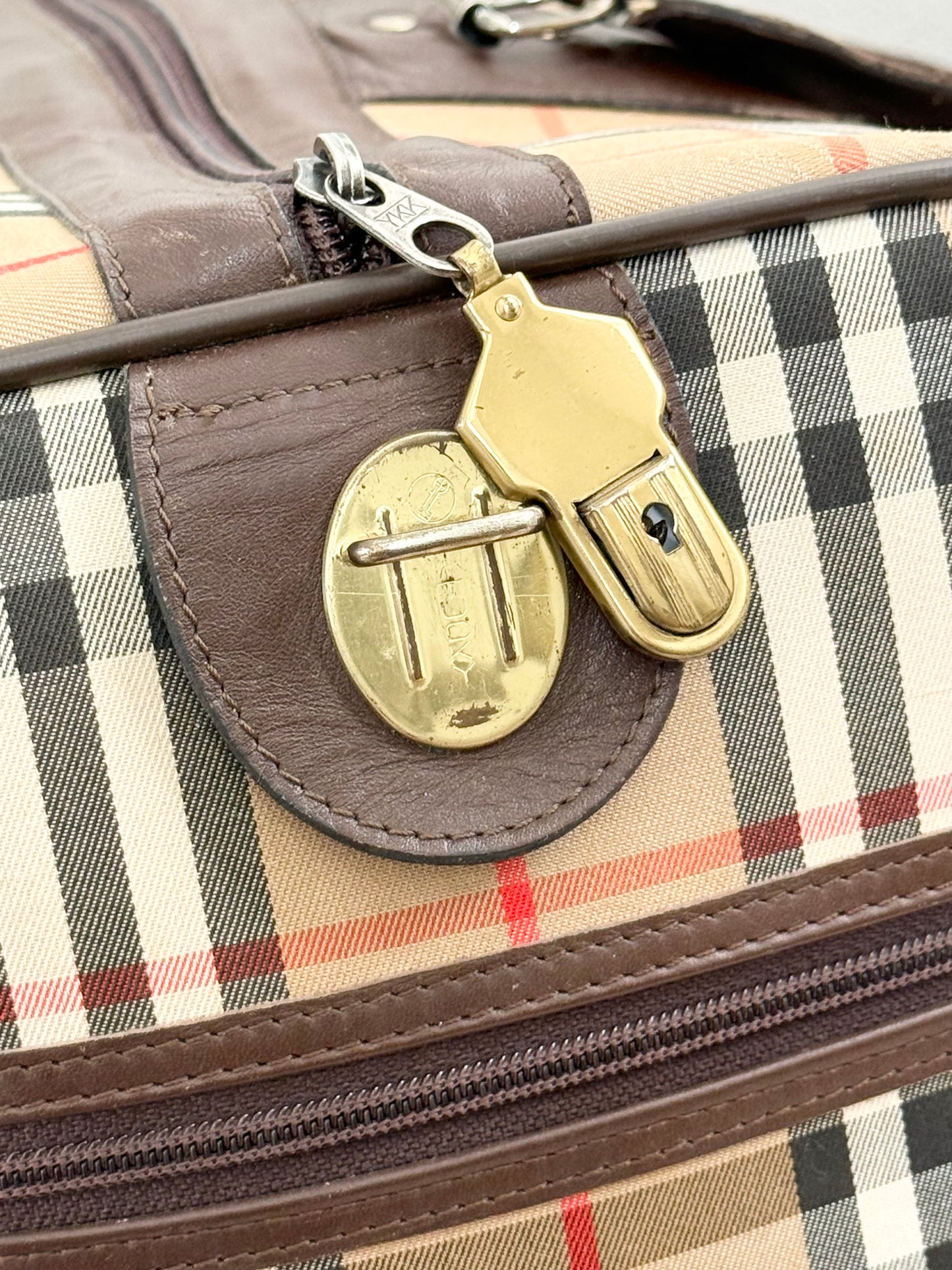 Burberry Duffle/ Travel Bag 📅
