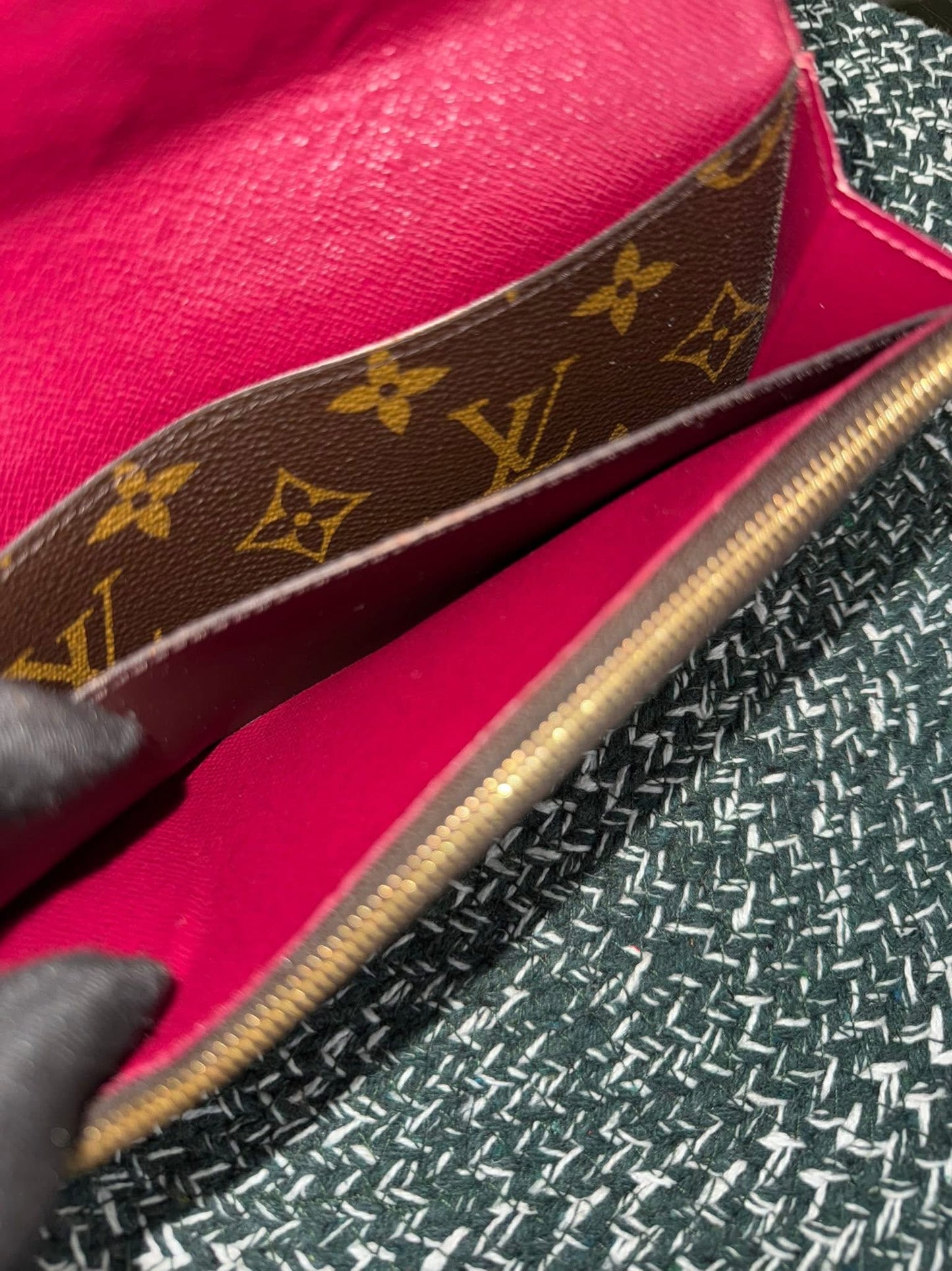 Emilie Peony Wallet in Monogram 🗓️ Year: 2017