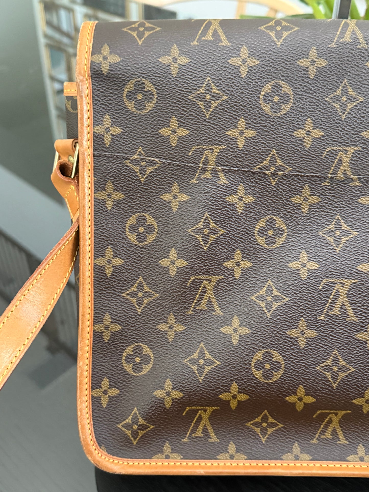 Gibeciere GM Messenger/ Crossbody Bag 📅 Year: 1994