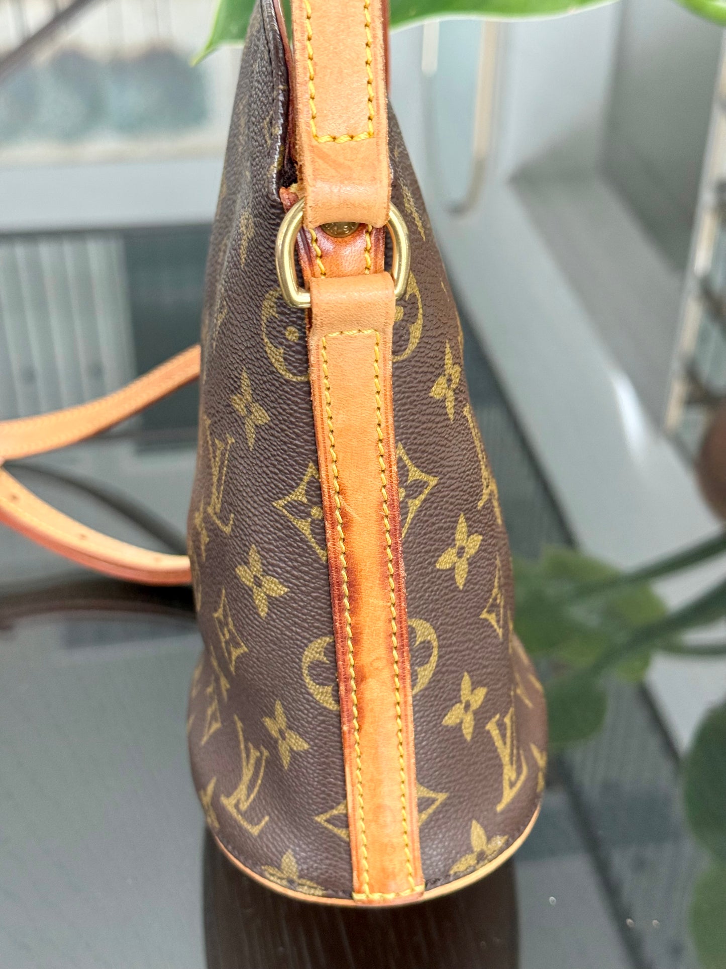 Drouot Crossbody 📅 Year: 1997