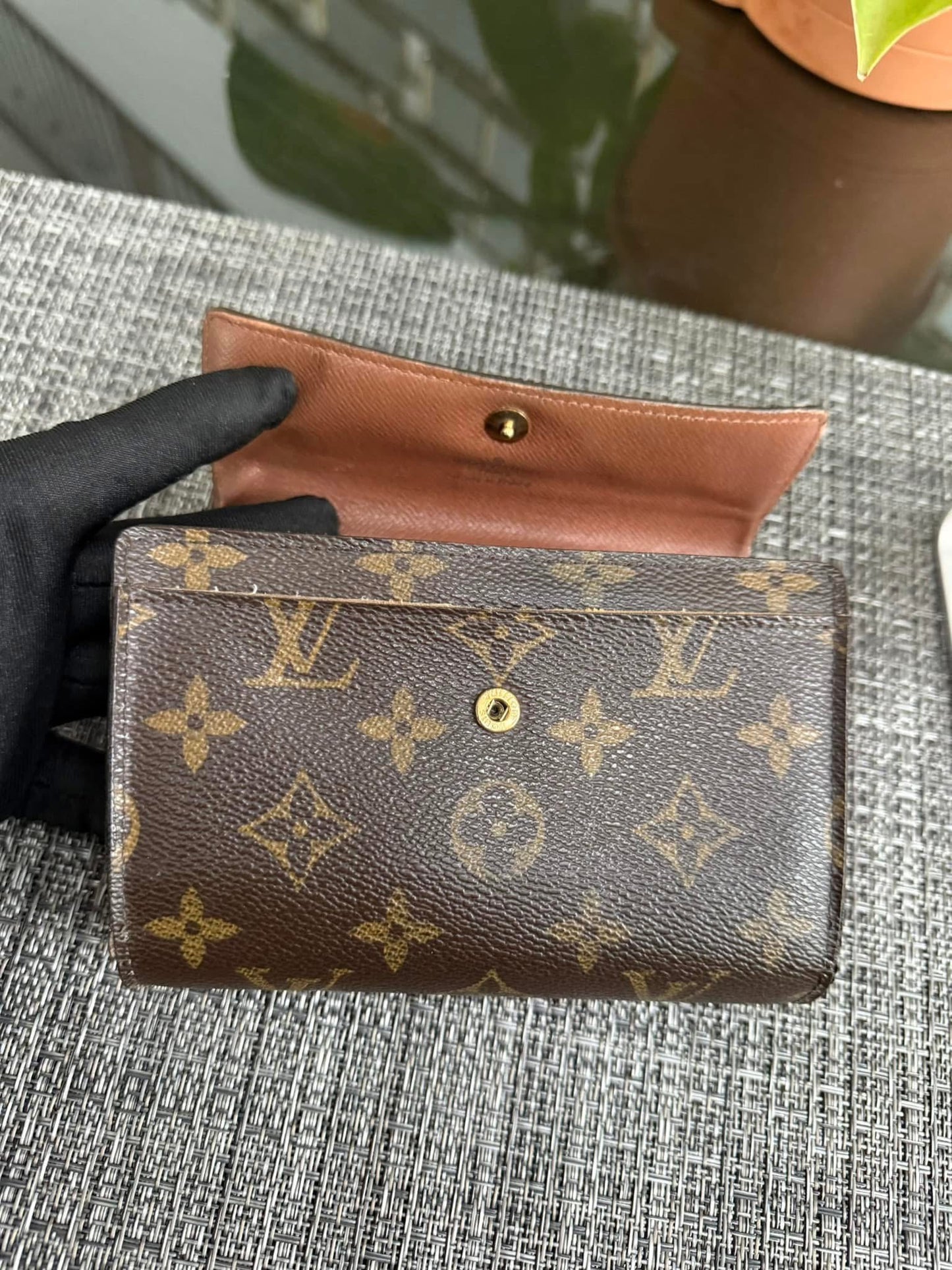 Alexandra Wallet with 14 Cardholders 🗓️ Year: 2007