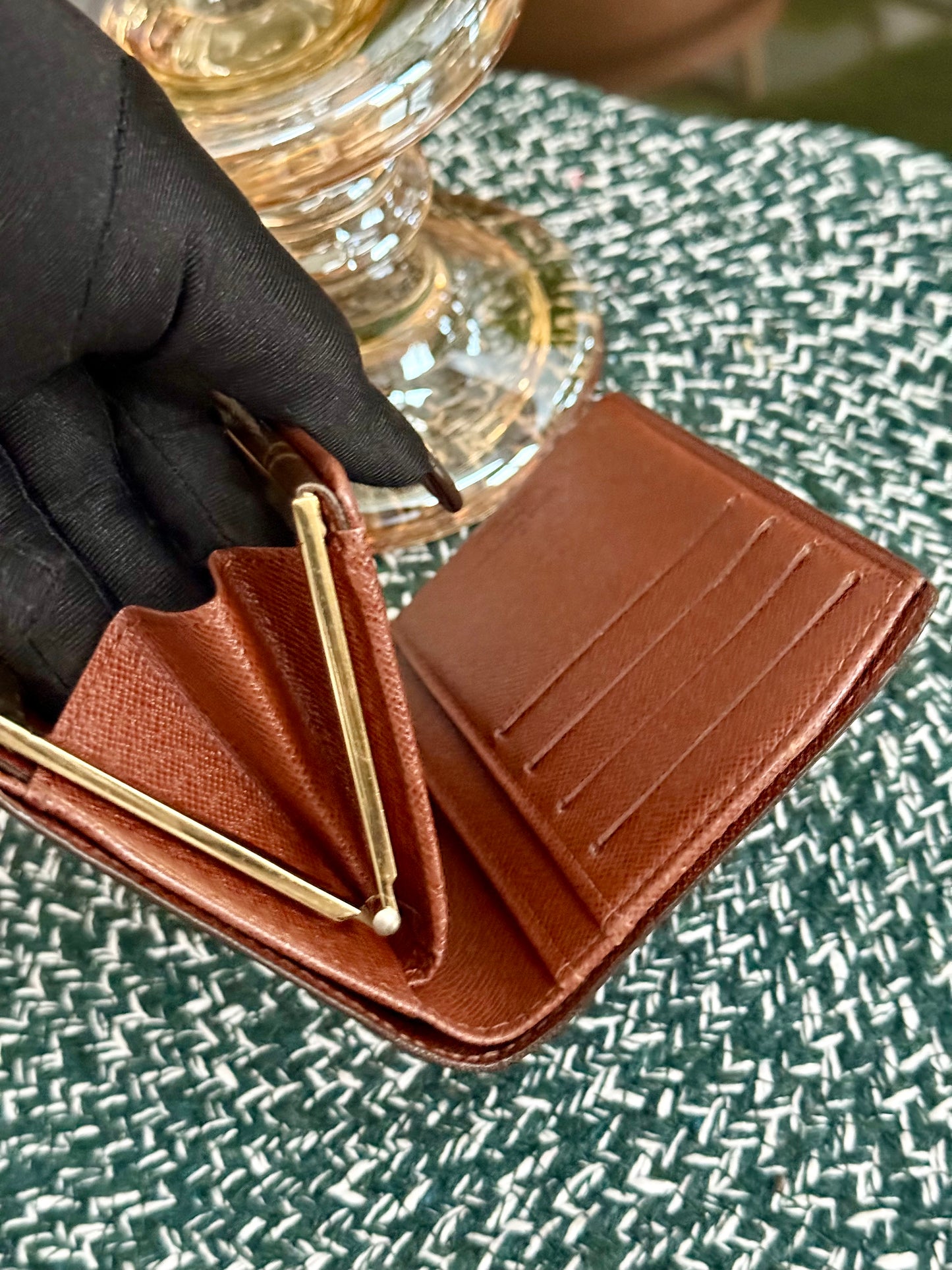 Kisslock Wallet in Monogram 🗓️ Year: 2001