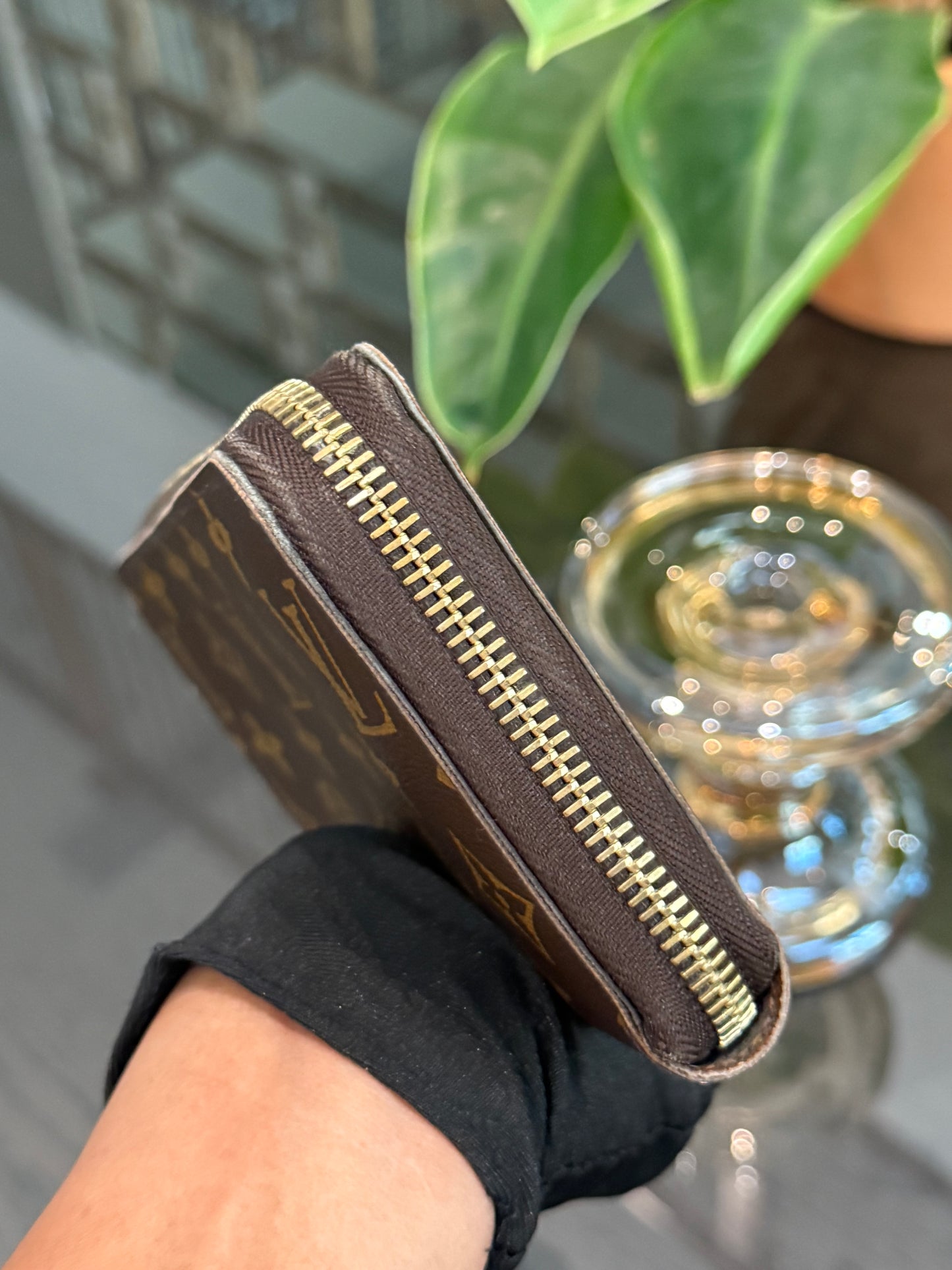 Zippy Long Wallet in Monogram with Dustbag 🗓️ Year: 2014