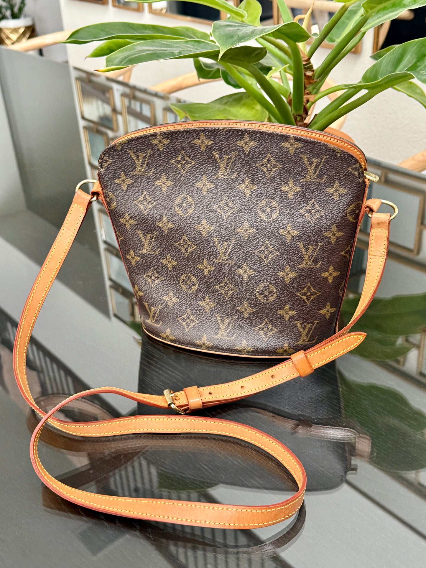 Drouot Crossbody 
📅 Year: 1996
