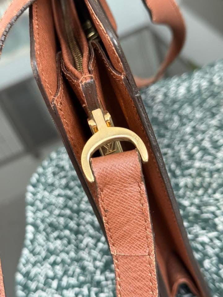 Courcelles Shoulder/ Crossbody bag 📅 Year: 1997