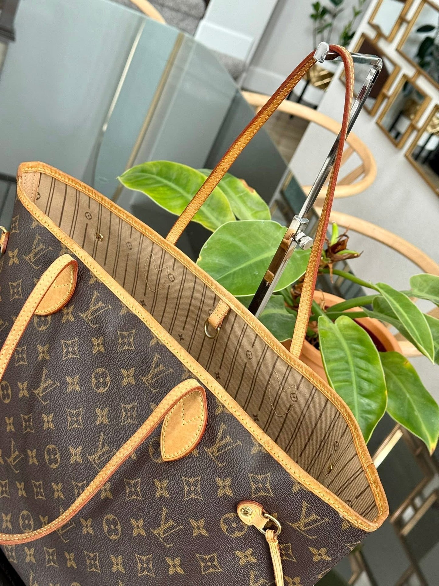 Neverfull MM in Monogram with Dustbag 📅 Year: 2007