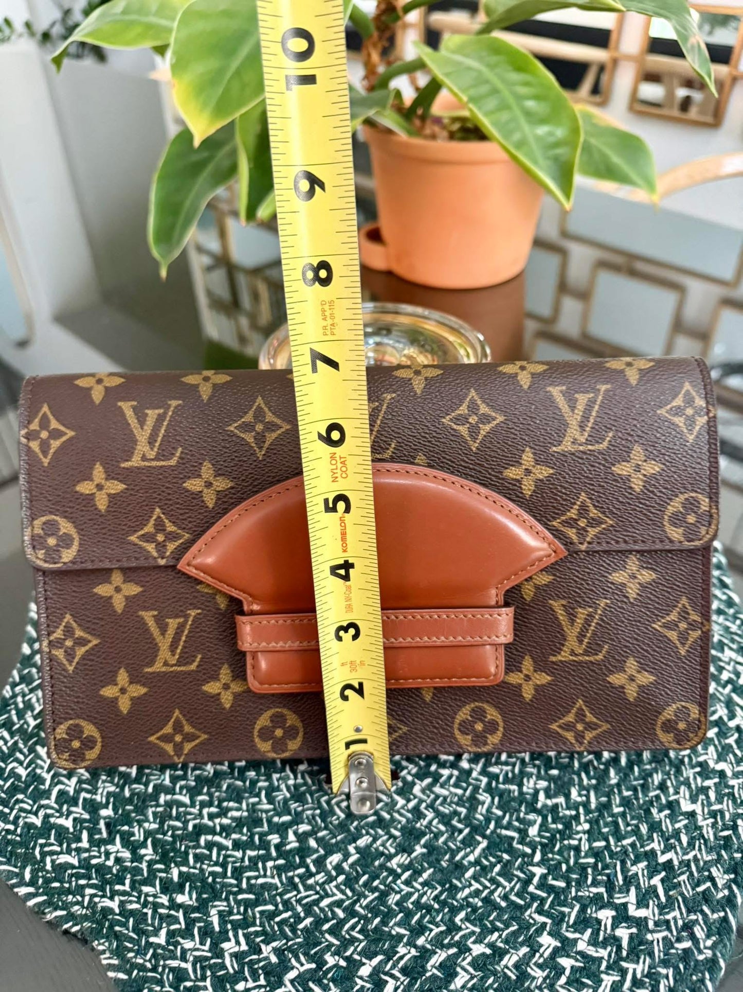 Chaillot Clutch w/ Dustbag 🗓️ Year: 1987