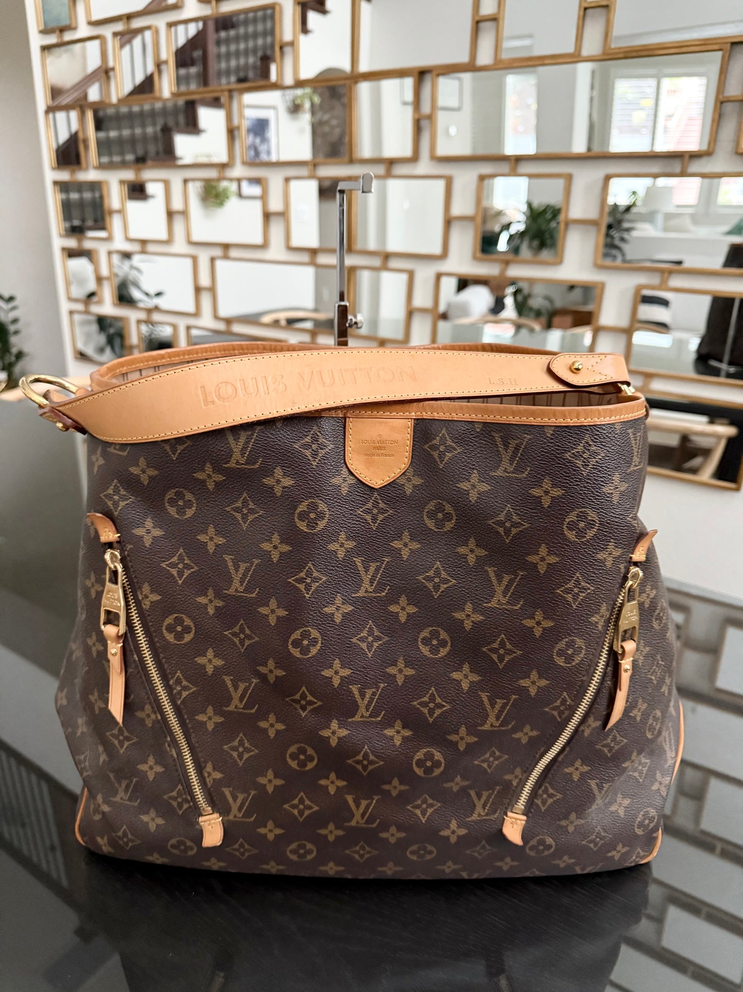 Delightful GM with Dustbag 🌹📅 Year: 2011