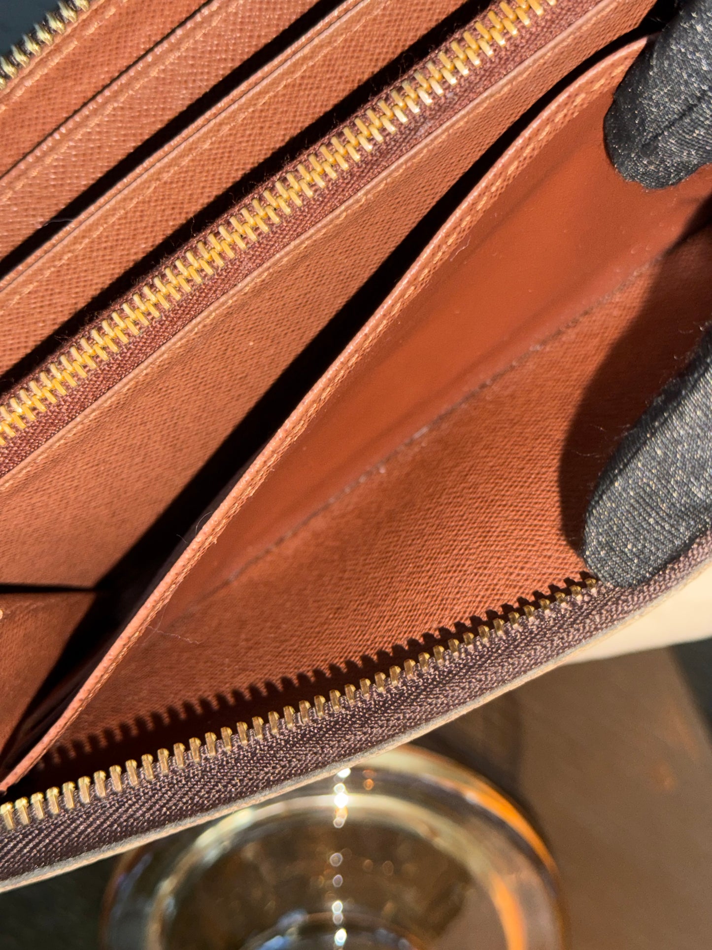 Zippy Long Wallet in Monogram with Dustbag and Box 📅 Year: 2009