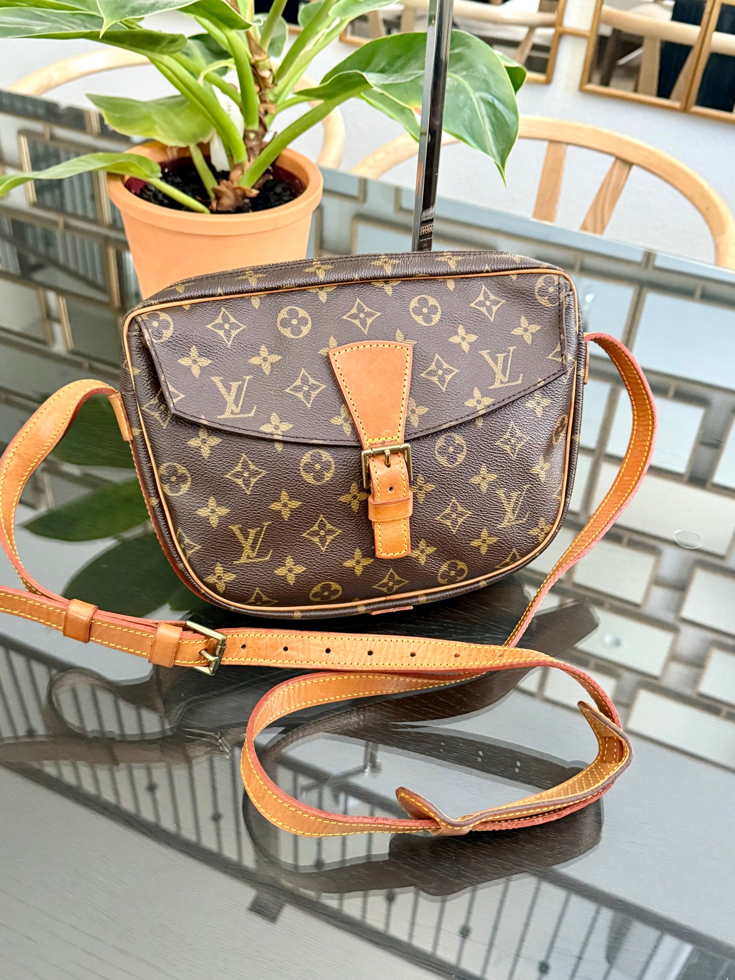 Jeaunefille GM Crossbody - 📅 Year: 1988