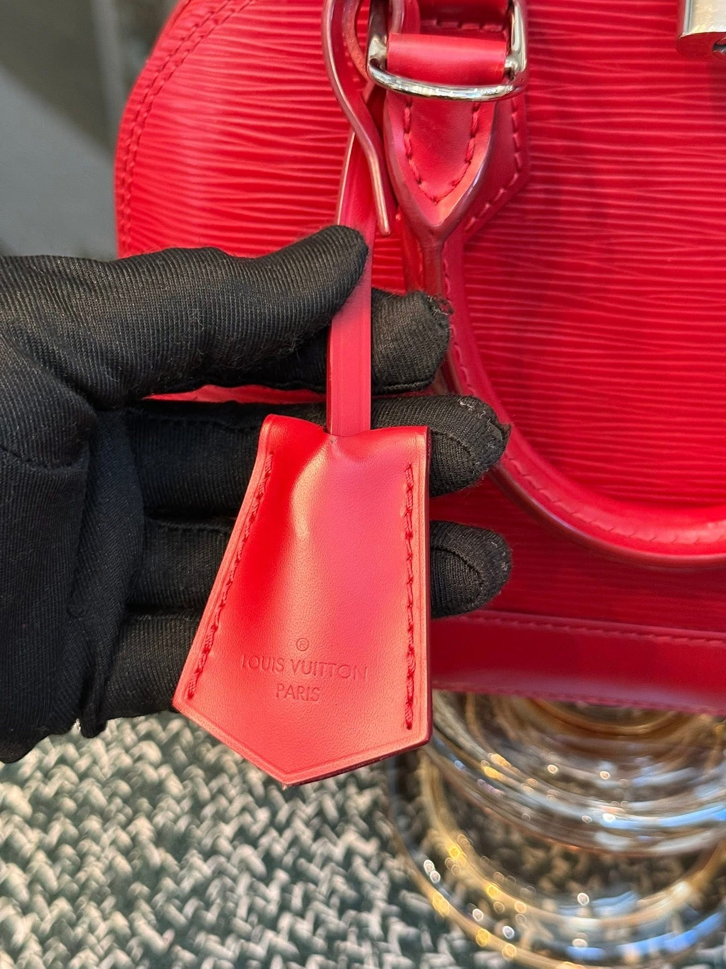 Alma BB in Epi Red with Clochette, Lock 🔐 keys, Original Strap, Dustbag and Insert Organizer 🗓️ Year: 2012