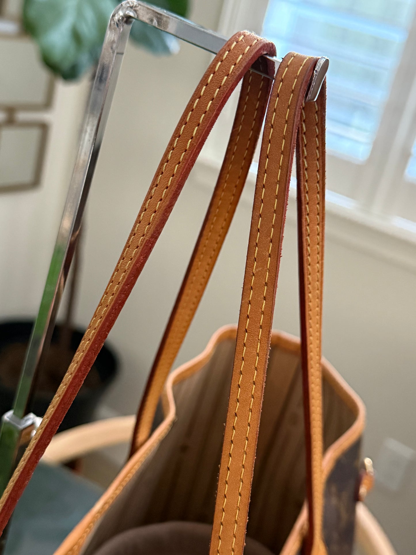 Neverfull GM with Dustbag and twilly -📅 Year: 2009