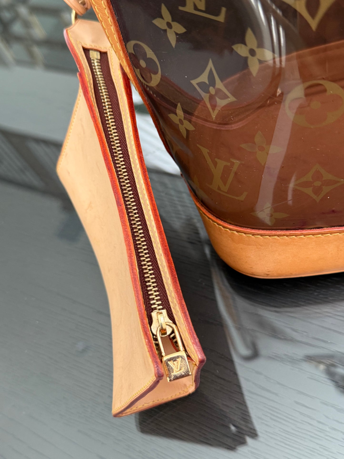Sac Ambre Vinyl MM Bucket with Pouch 📅 Year: 2003