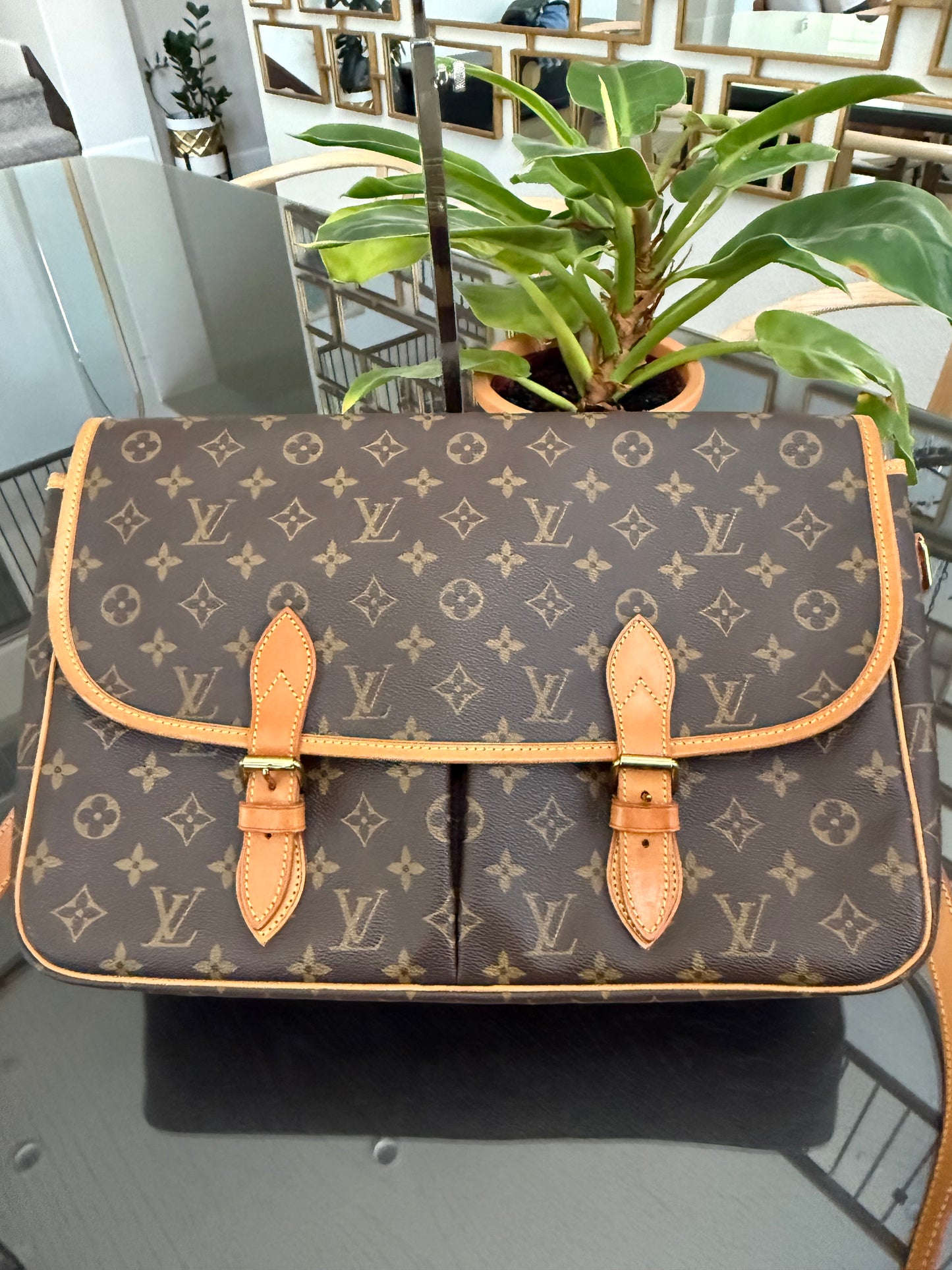 Gibeciere GM Messenger/ Crossbody Bag 📅 Year: 1994