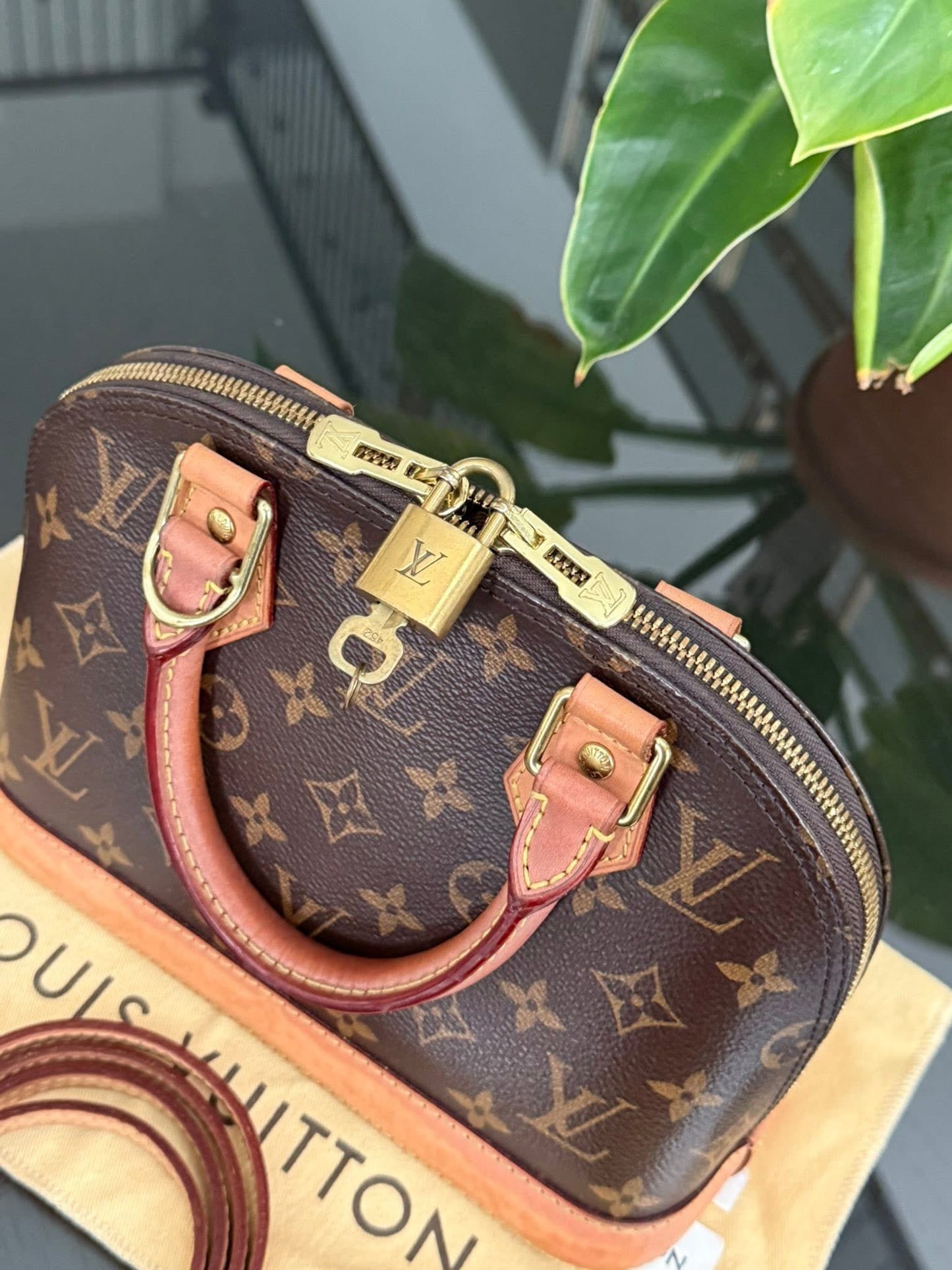 Alma BB in Monogram with Lock 🔐 key, Original Strap, Insert Organizer, Box,Dustbag and Paper bag 🗓️ Year: 2020