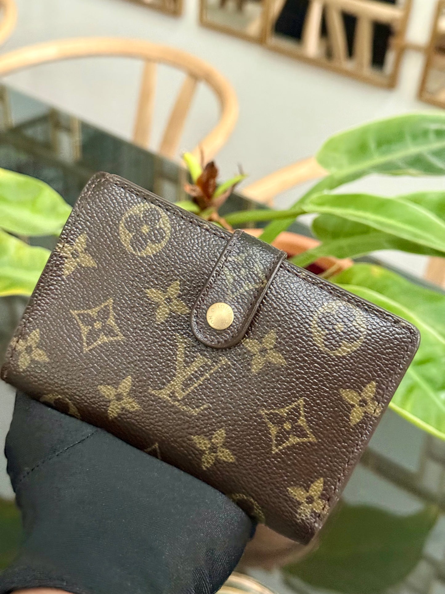 Kisslock Wallet in Monogram 🗓️ Year: 2001