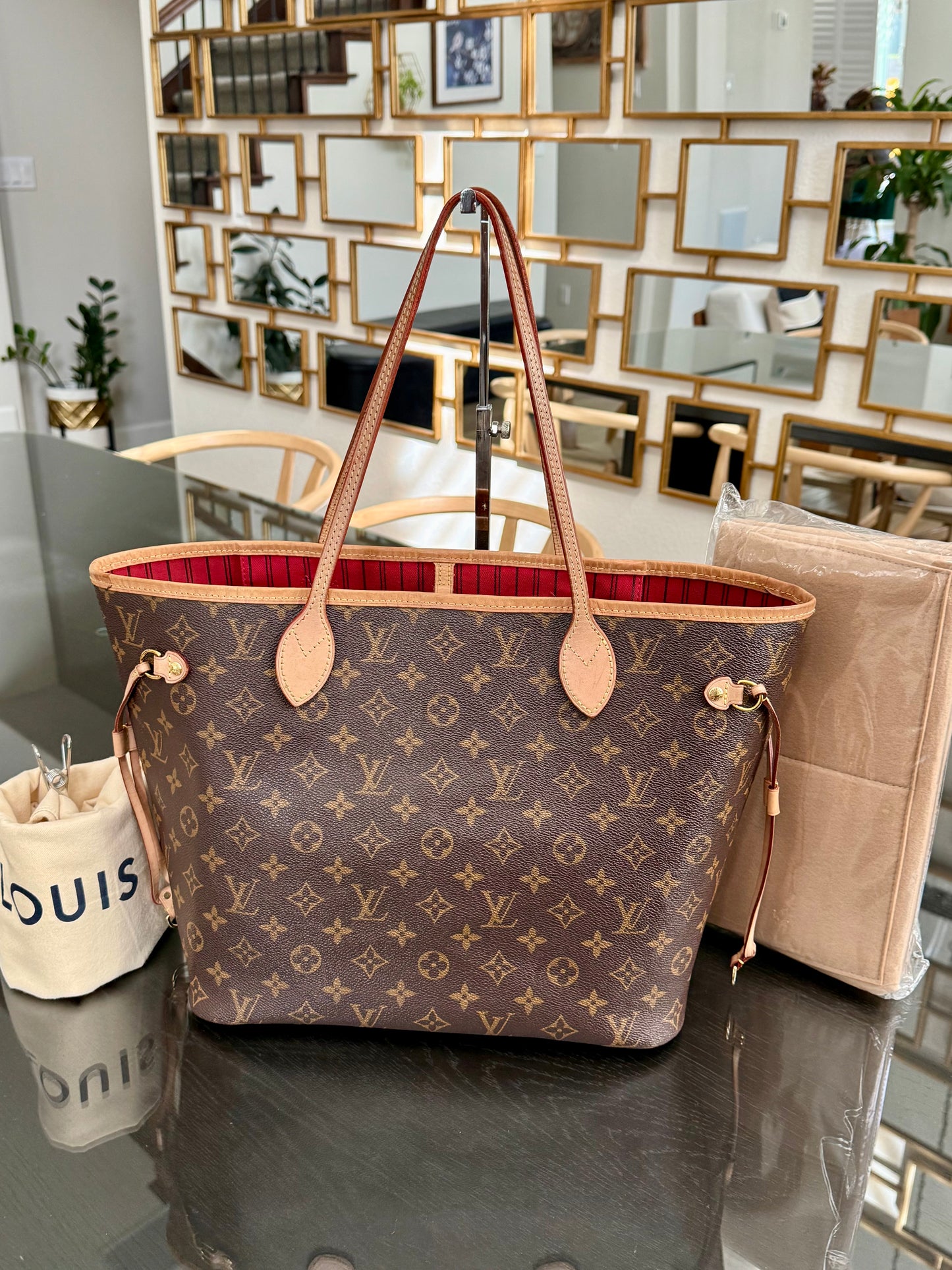 Neverfull MM Monogram in Cerise interior with Dustbag and Insert Organizer 📅 Year: 2020