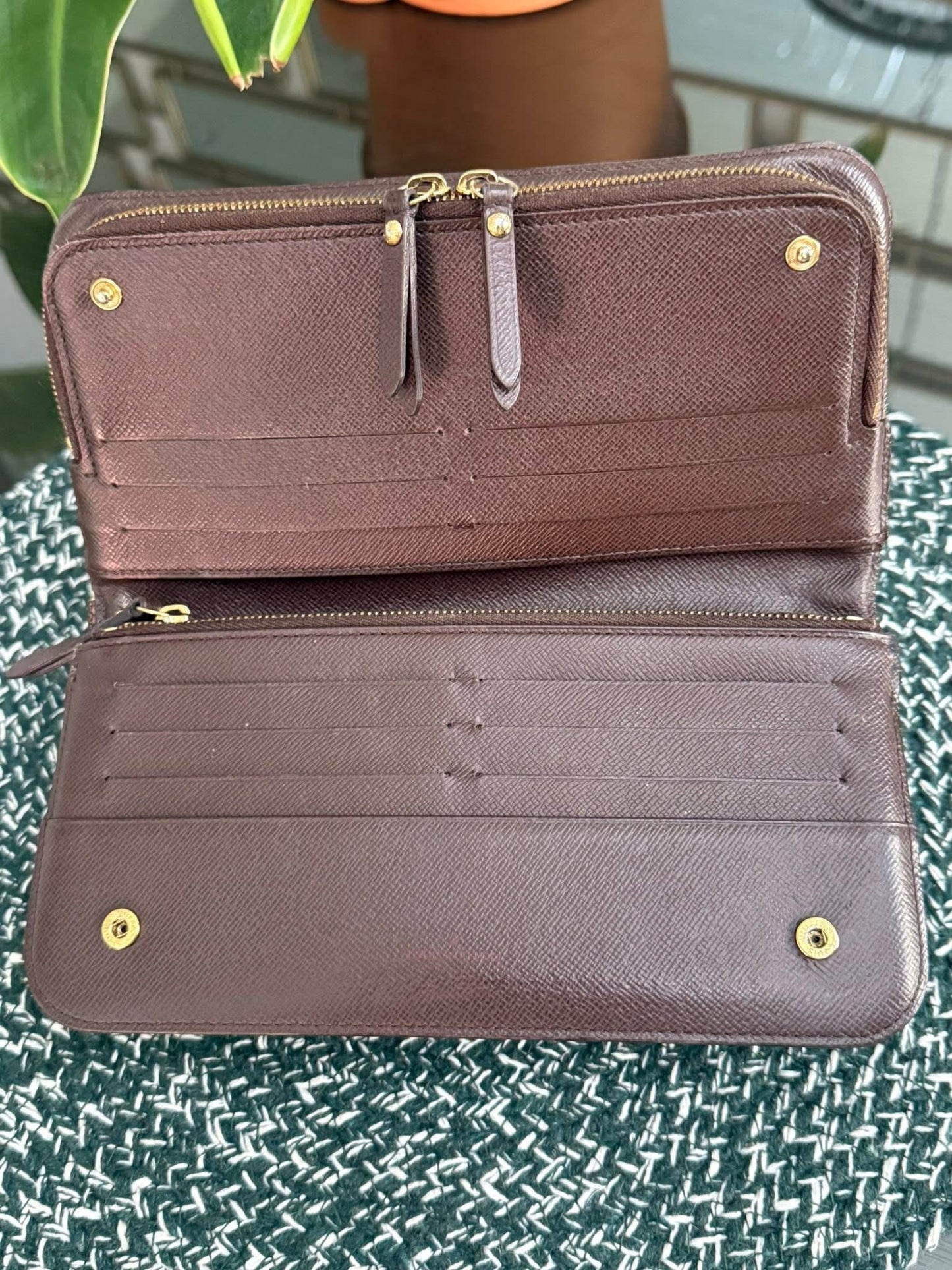 Insolite Wallet in De 🗓️ Year: 2010