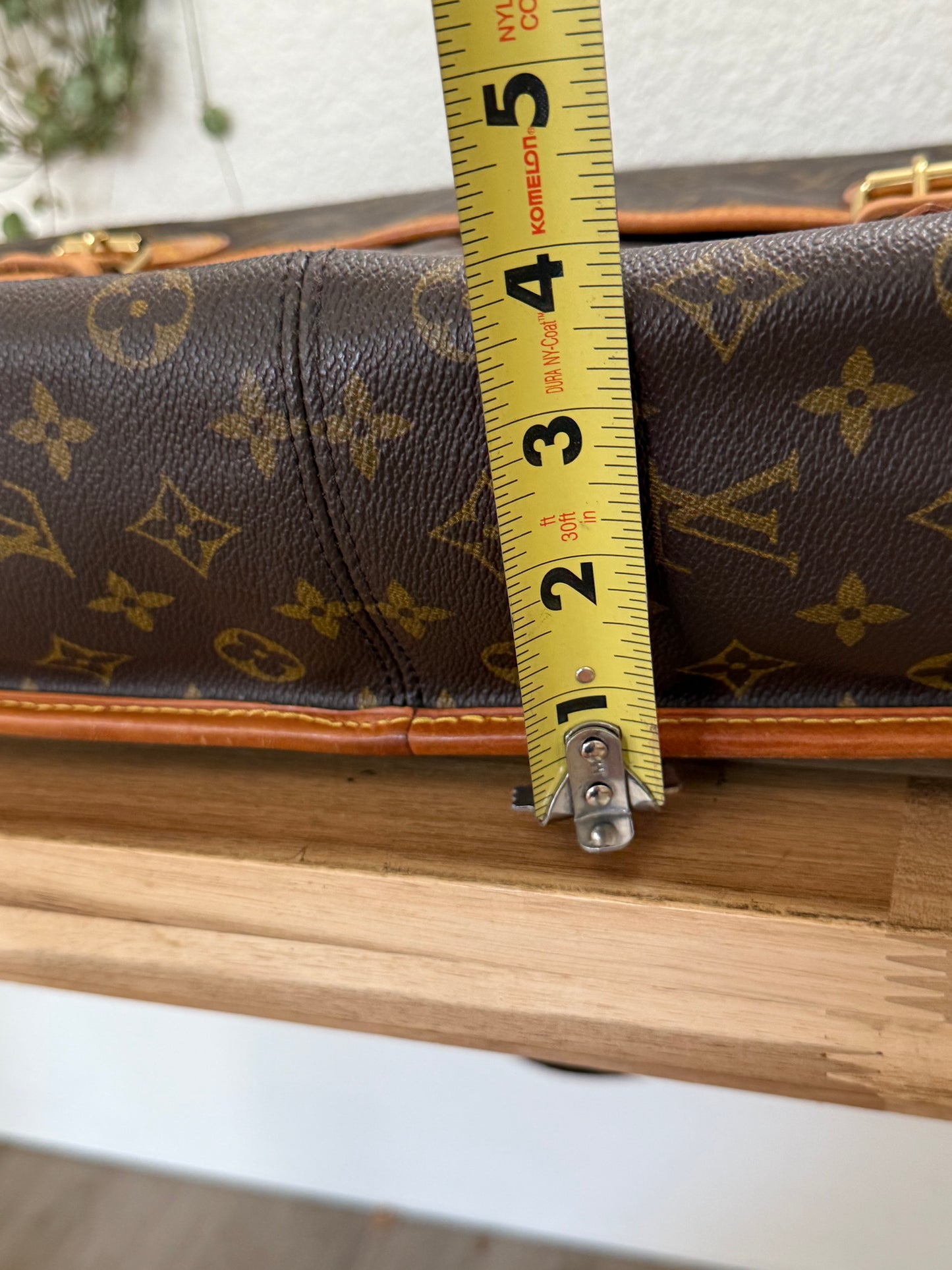 Gibeciere GM Crossbody - 📅 Year: 1997