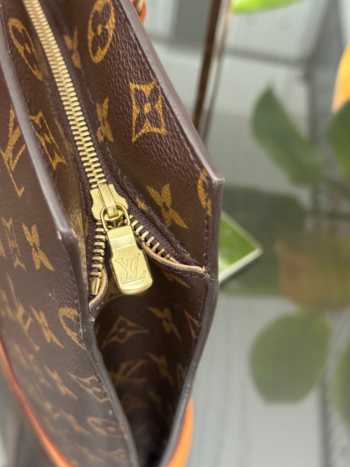 Babylone -🗓️ Year: 2004