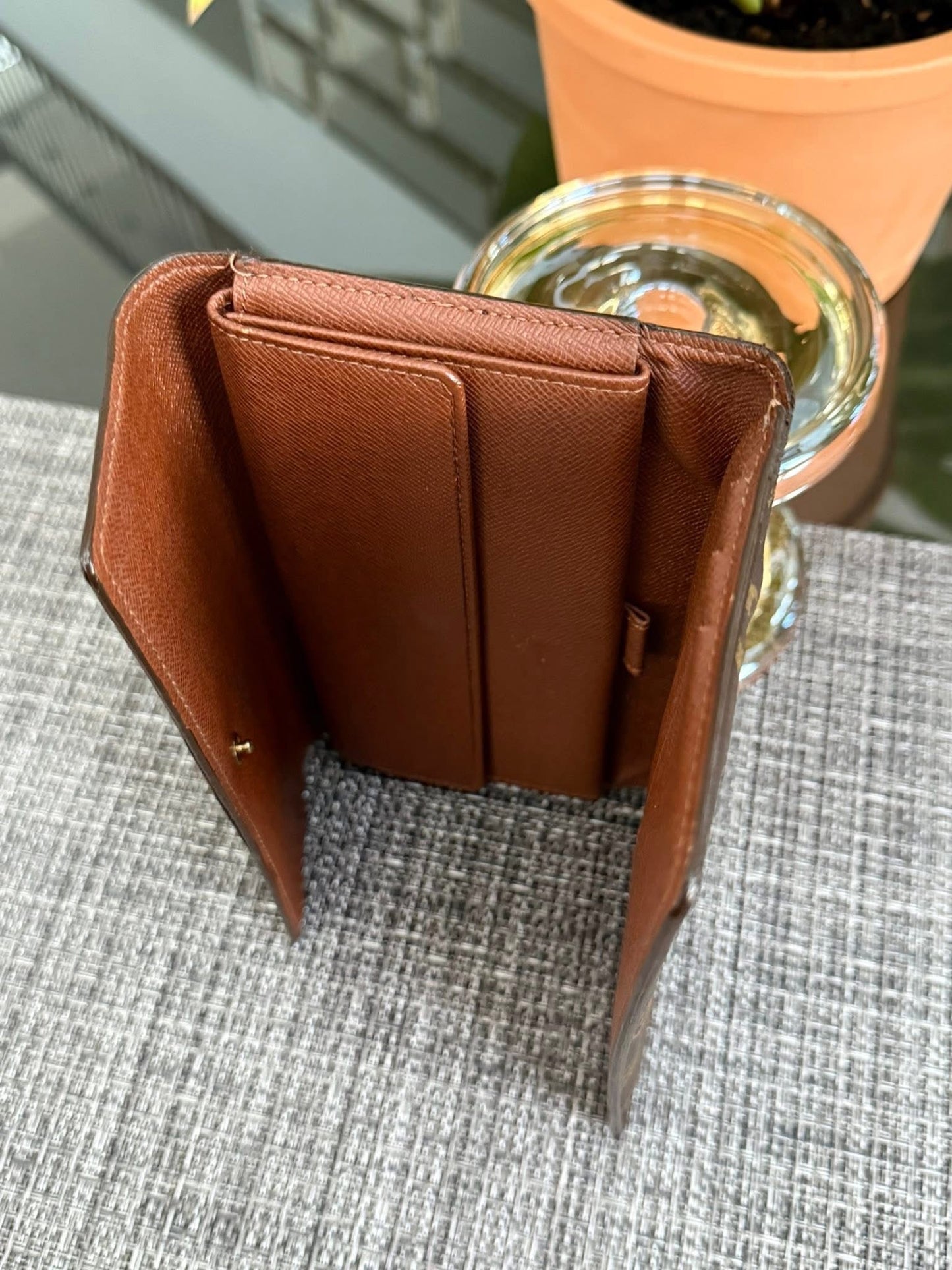International Wallet in Monogram 🗓️ Year: 2003