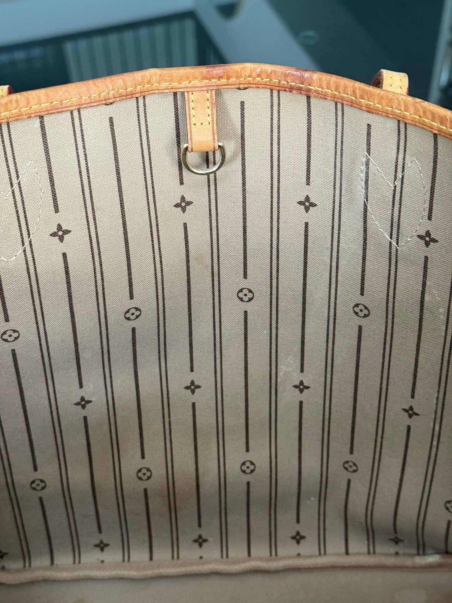 Neverfull MM with Insert Organizer 📅 Year: 2013