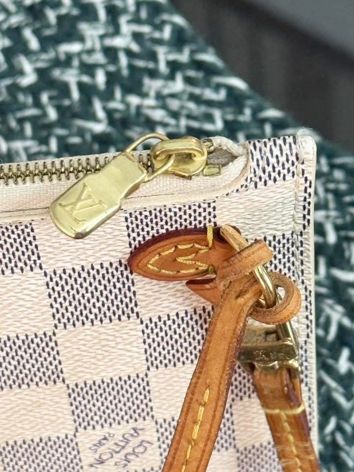 Neverfull MM/GM Pouch in Azur 🗓️ Year: 2014