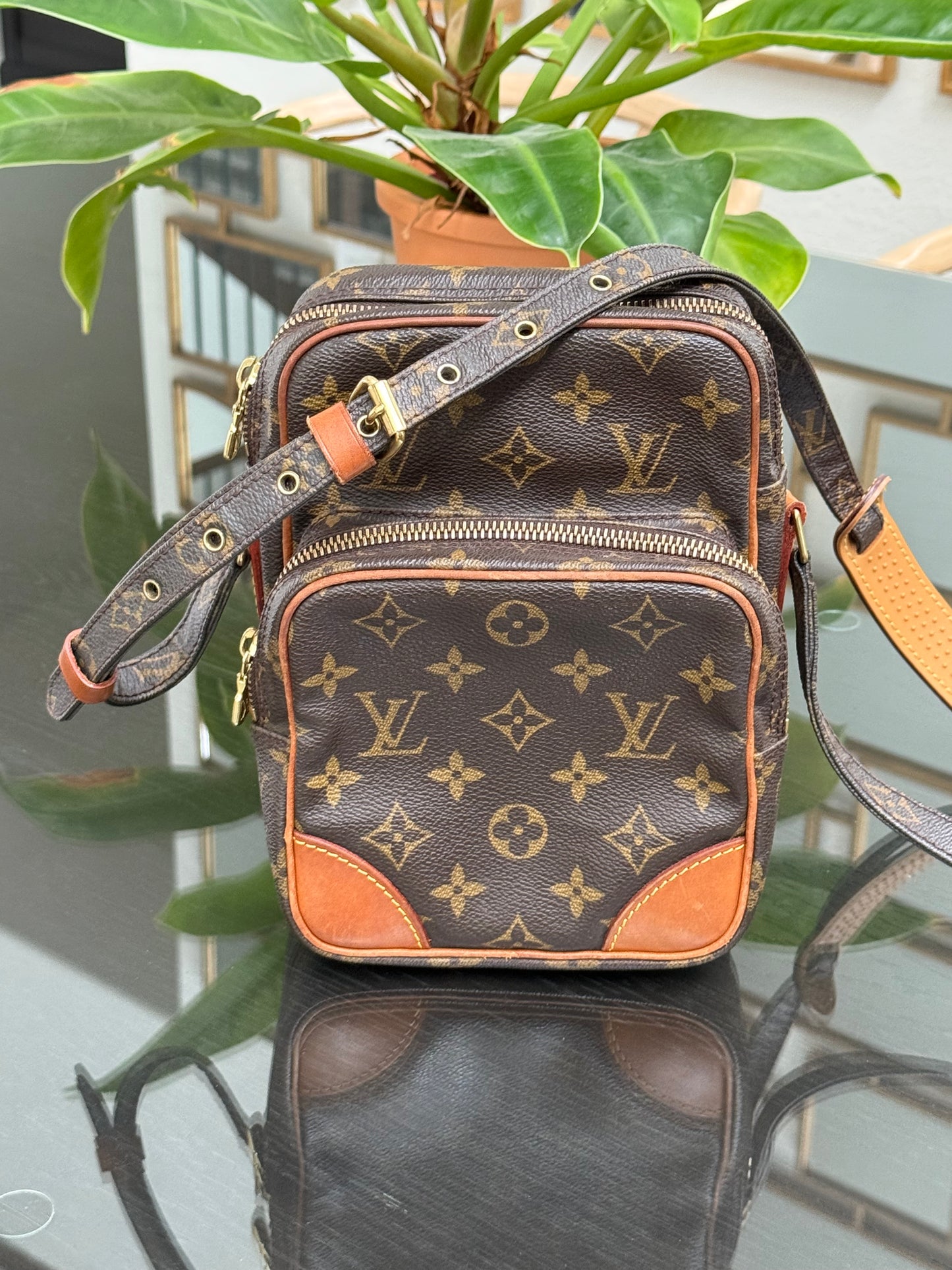 Amazon Crossbody Bag -Year: 1999