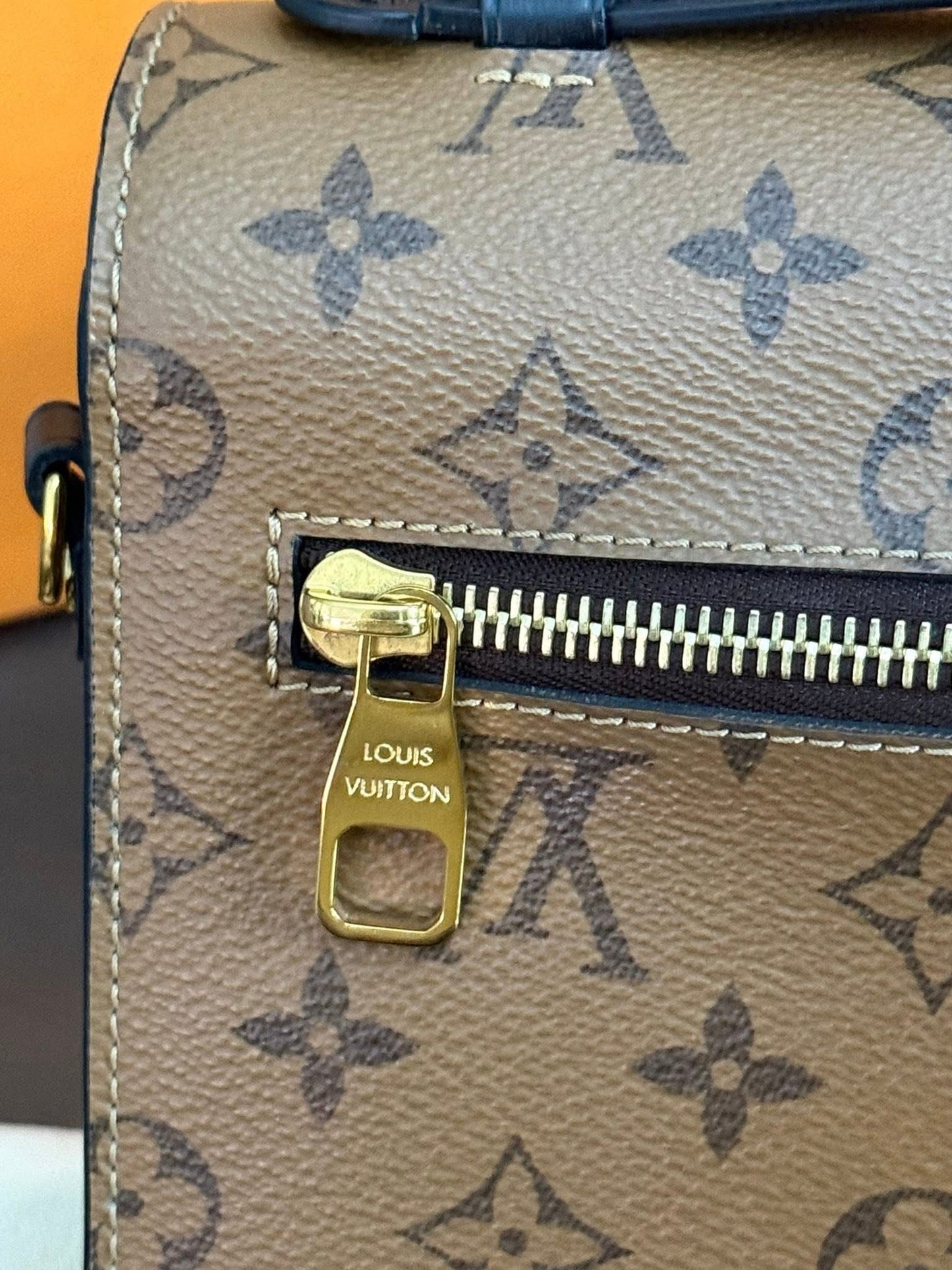 Pochette Metis Reverse in Monogram with Original Strap, Box, Dustbag and Paper bag 🗓️ Year 2019