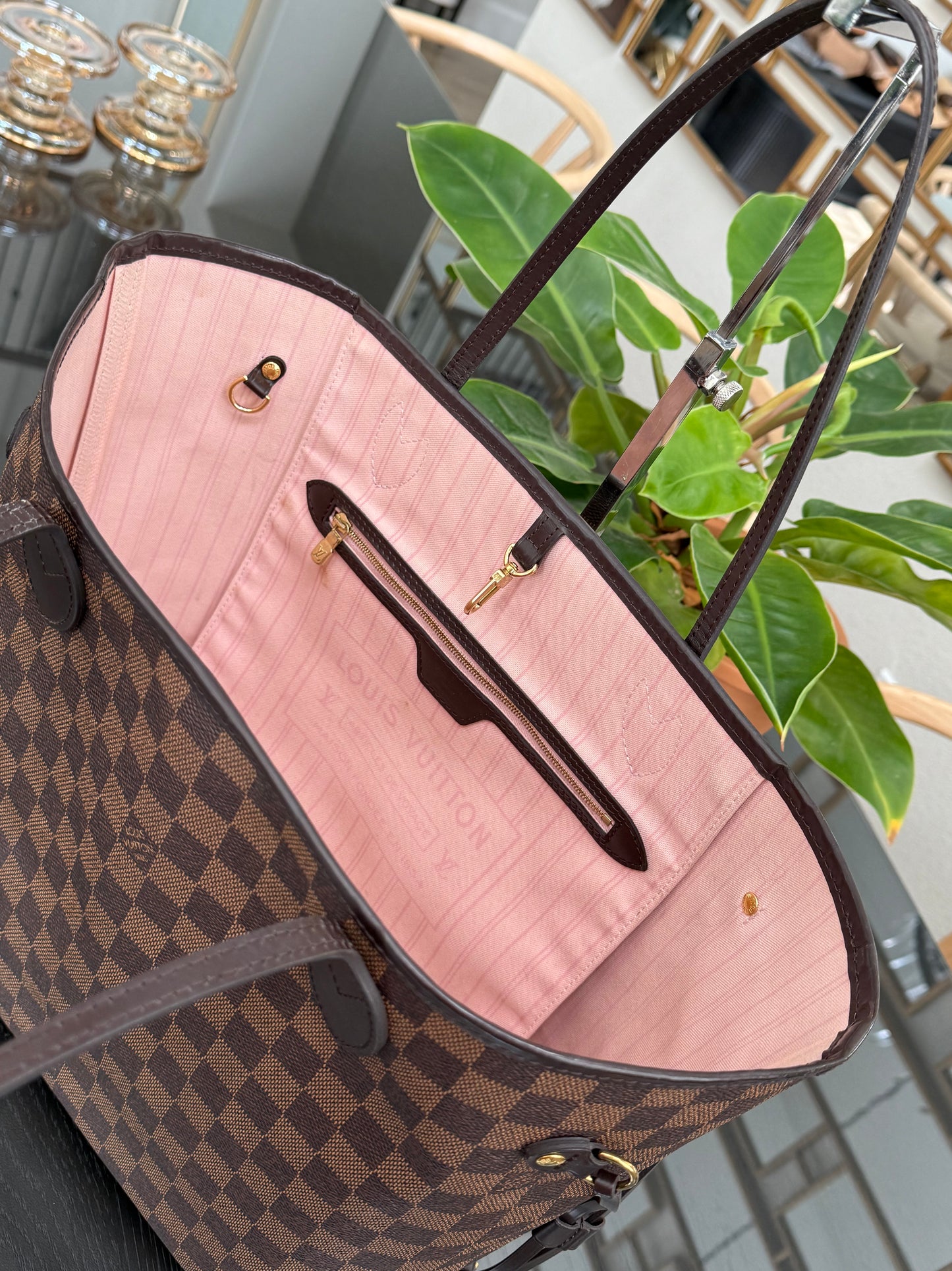 Neverfull MM in Rose Ballerine interior with Dustbag - Microchip