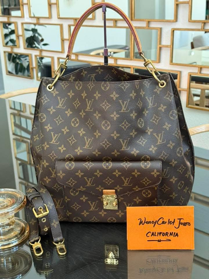 Hobo Metis in Monogram with Original Strap and Dustbag 📅 Year: 2013