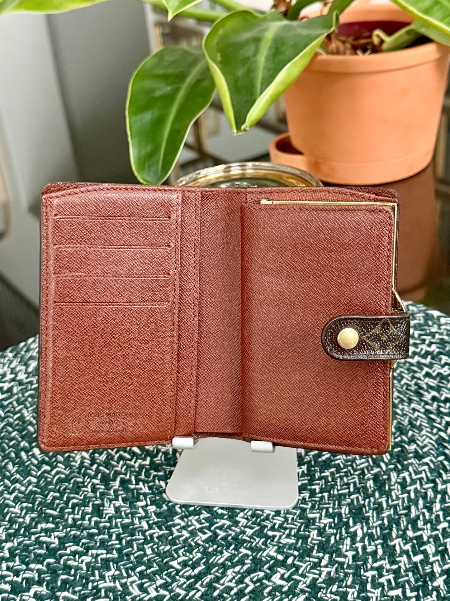 Kisslock Wallet in Monogram 🗓️ Year: 2001