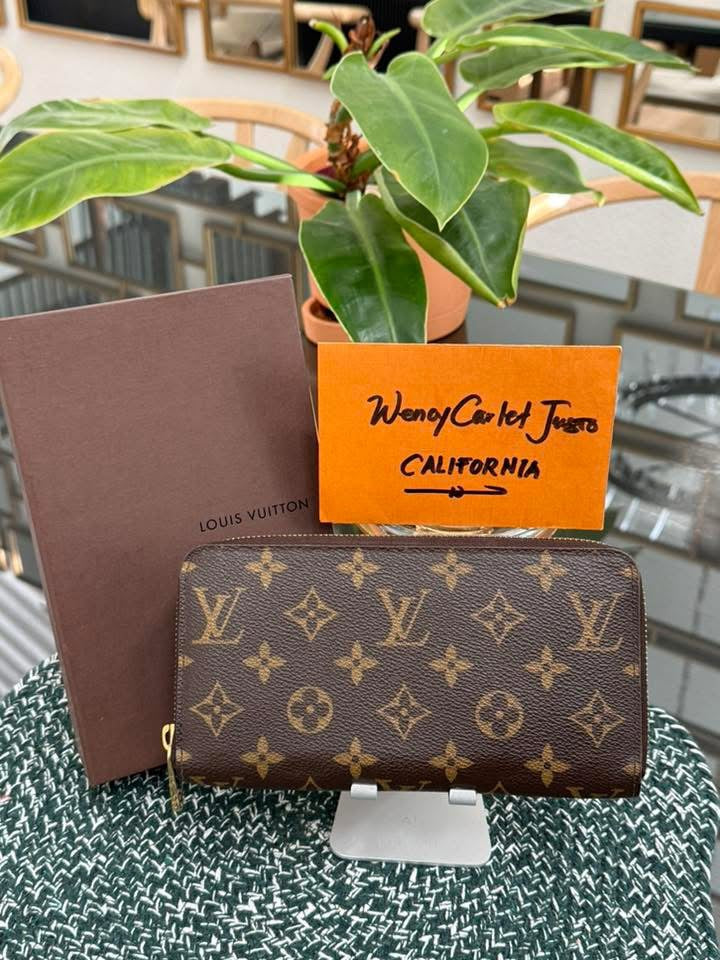 Zippy Long Wallet in Monogram with box 🗓️ Year: 2009