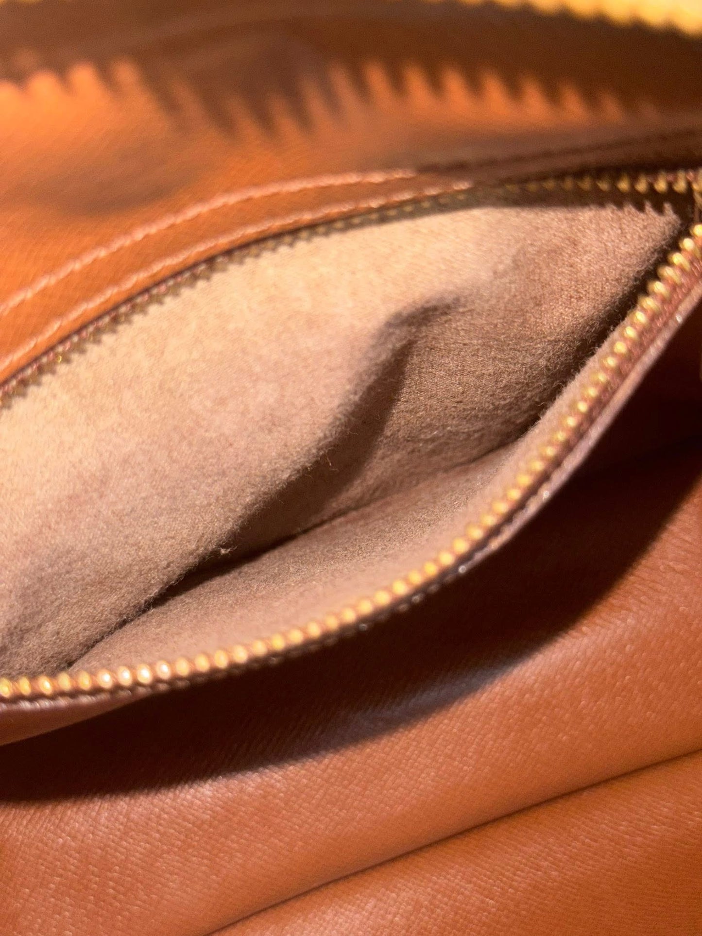 Senlis Crossbody - 🗓️