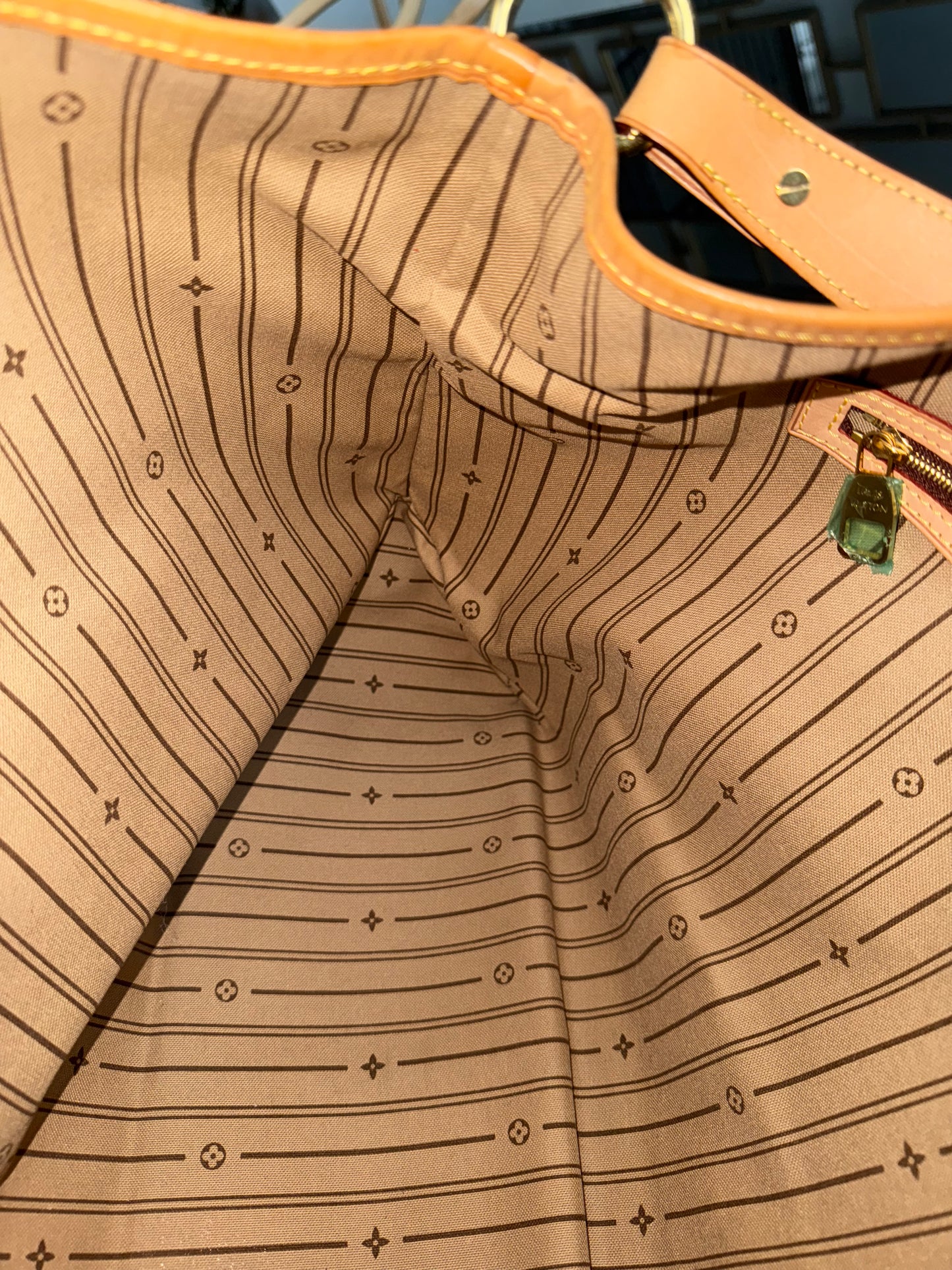 Delightful MM with Dustbag 📅 Year: 2010