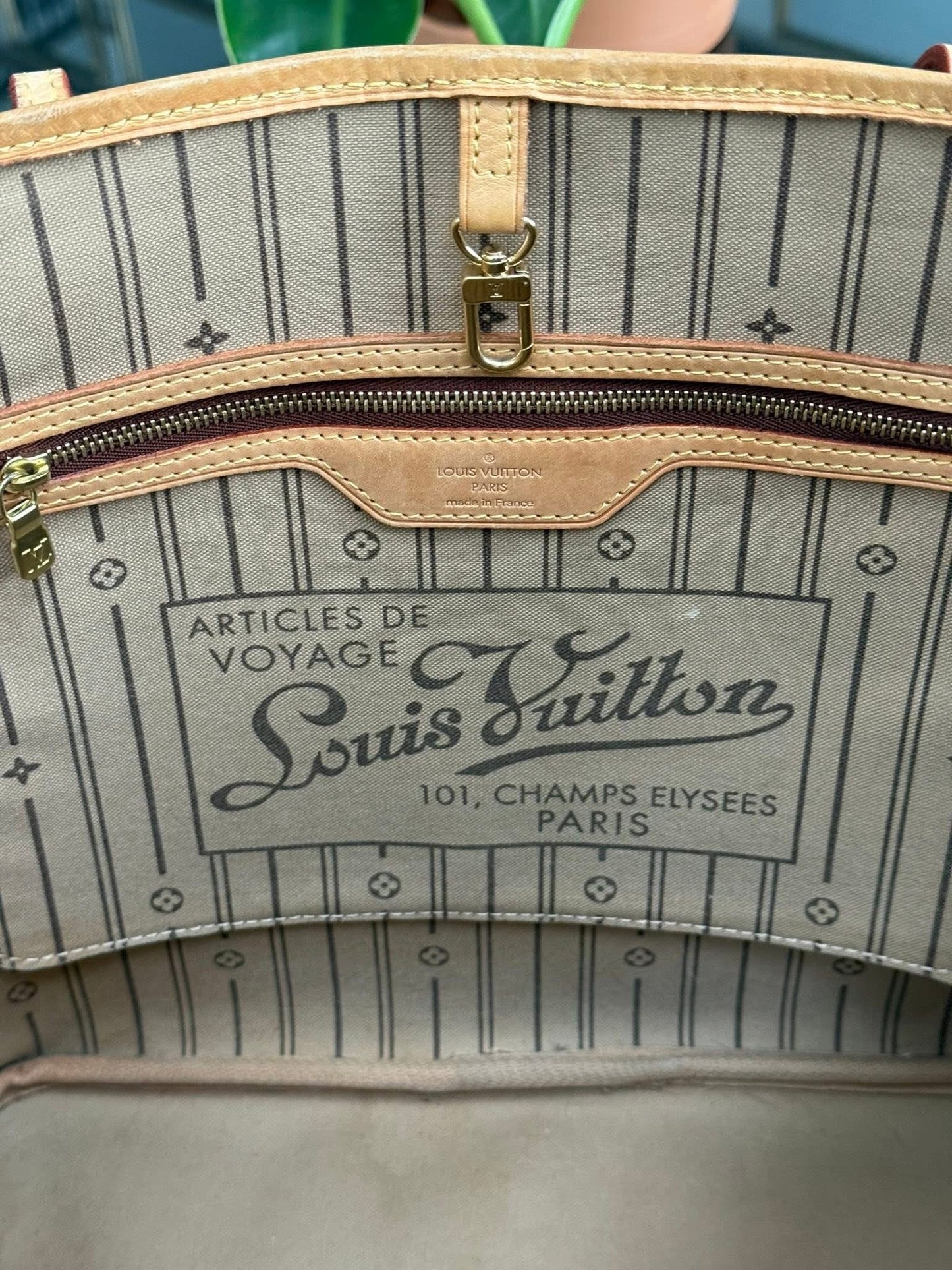 Neverfull MM in Monogram with Dustbag 📅 Year: 2007
