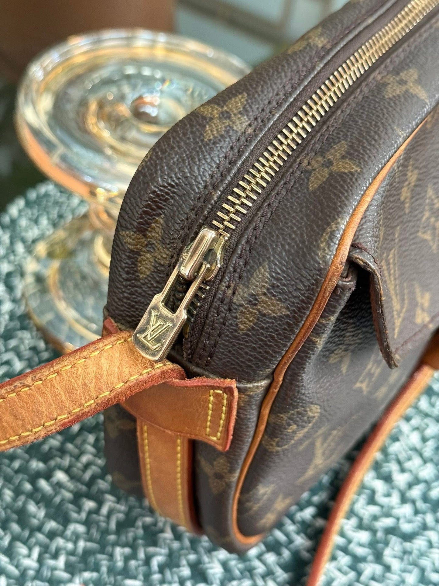 Jeaunefille MM Crossbody 📅 Year: 1989