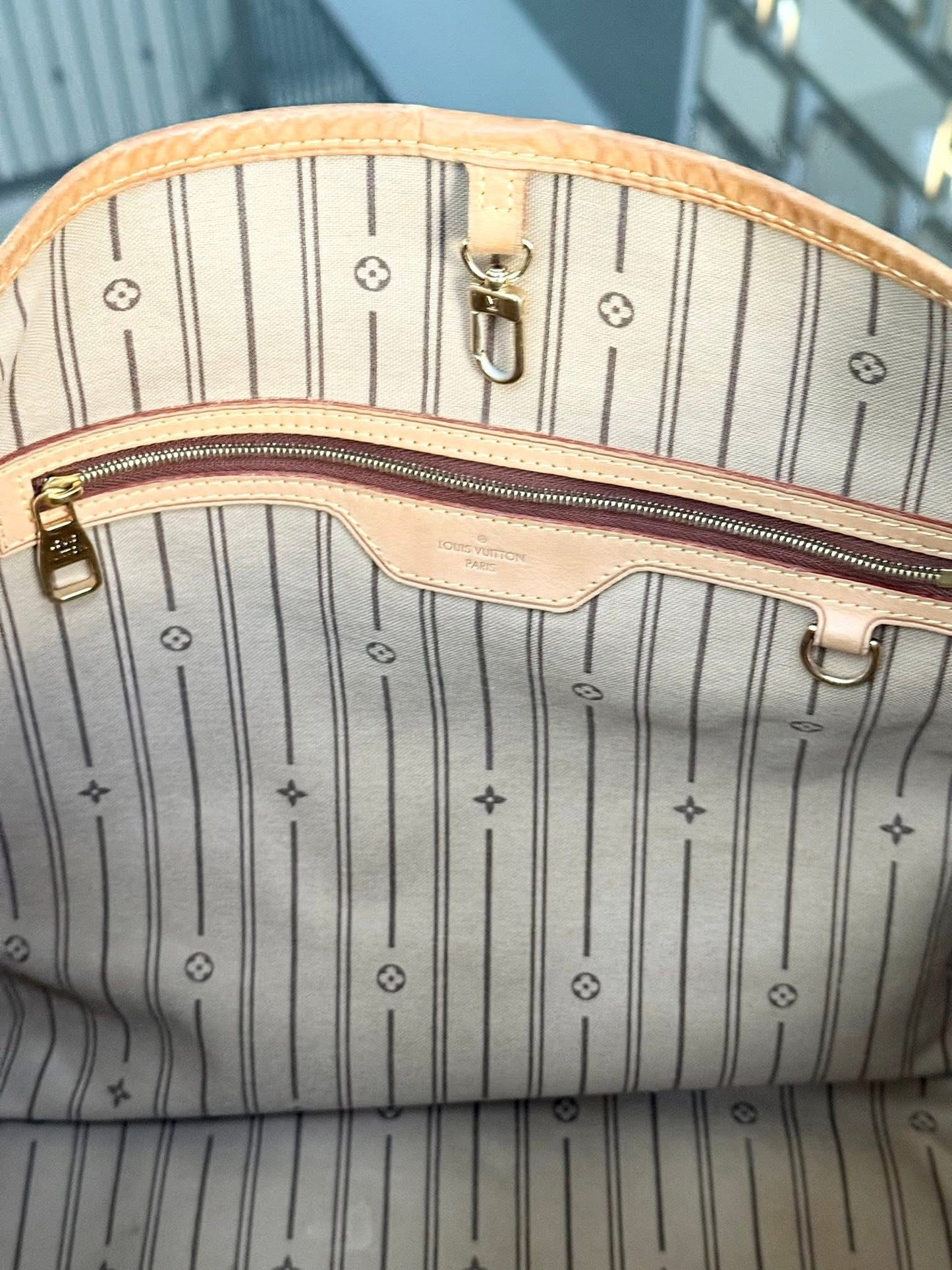 Delightful MM with Dustbag and Insert Organizer 📅 Year: 2011
