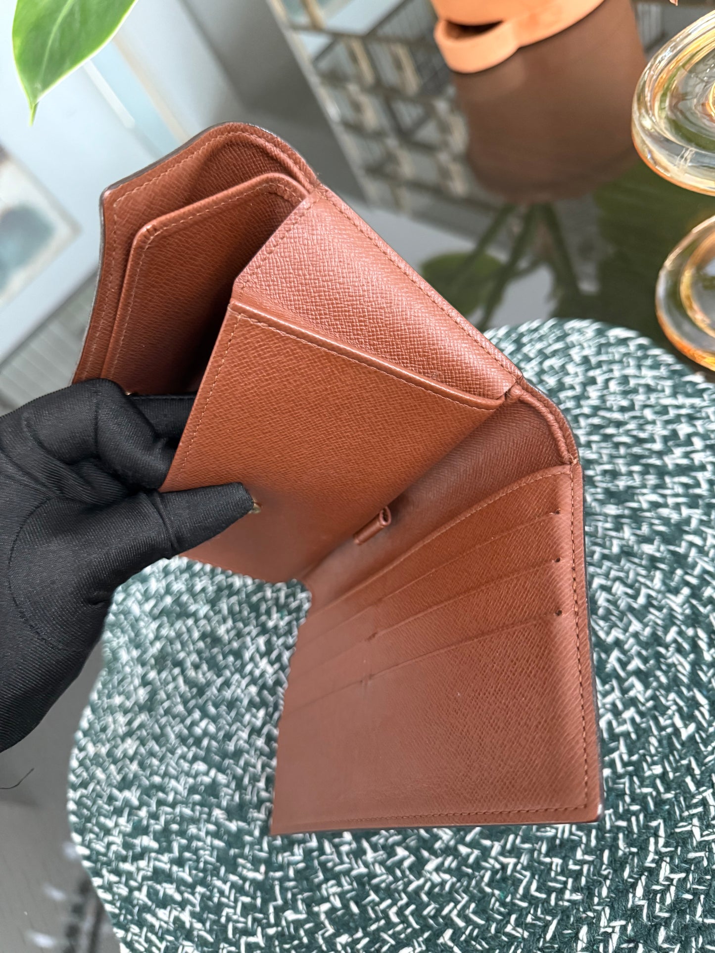 International Wallet in Monogram 🗓️ Year: 2003