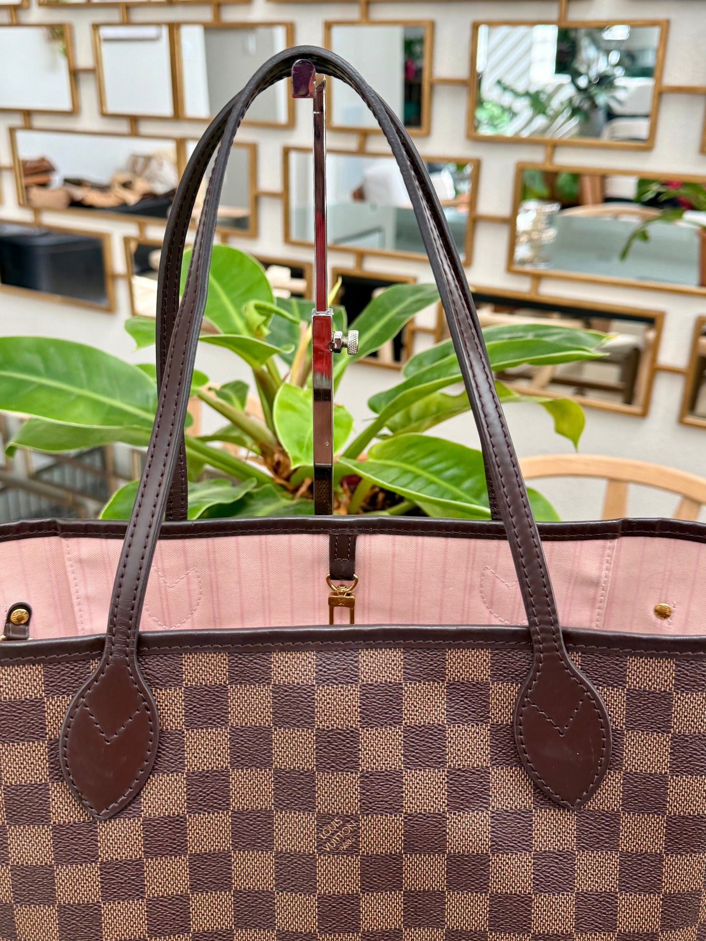 Neverfull MM in Rose Ballerine interior with Dustbag - Microchip