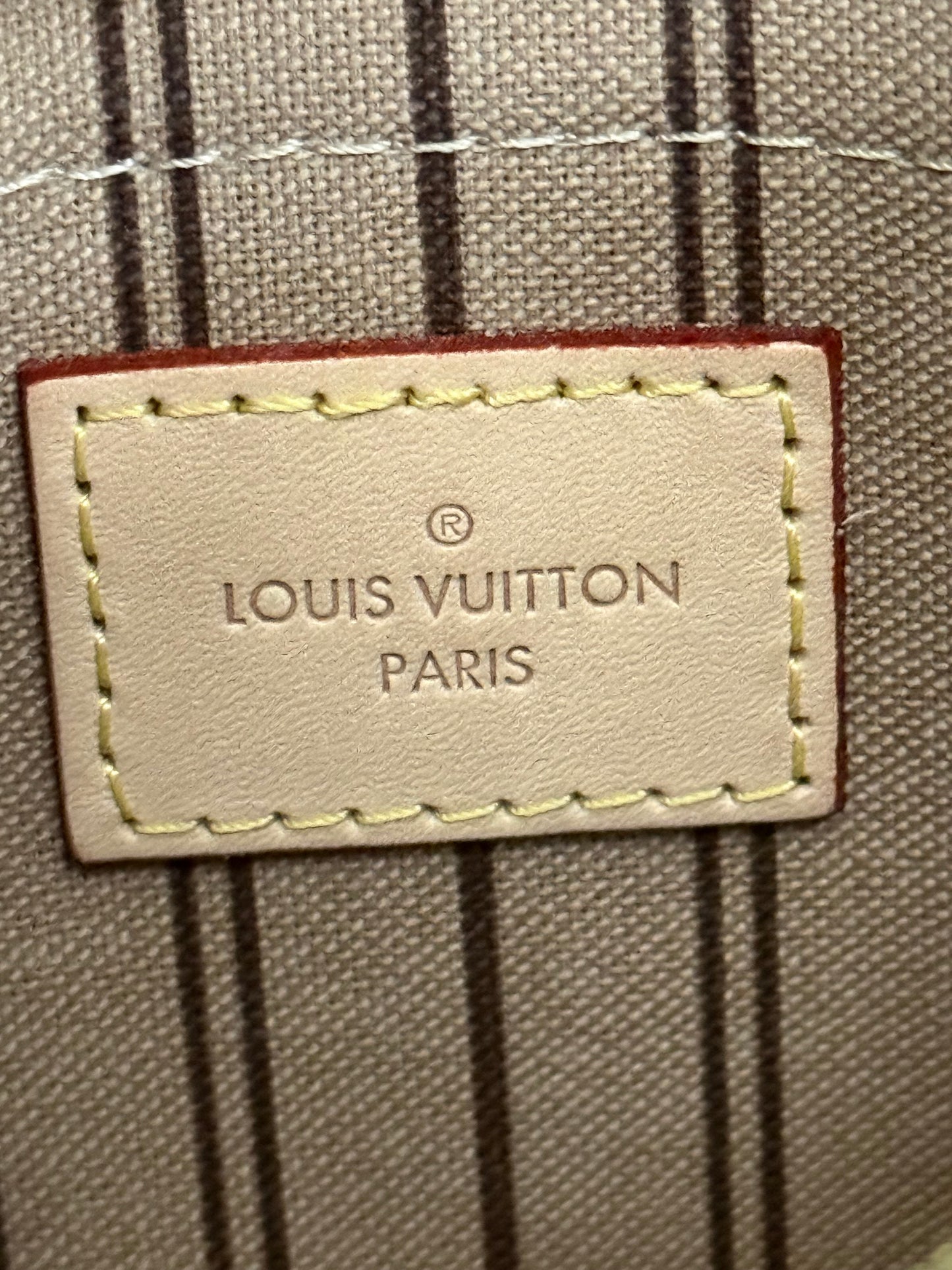 Neverfull MM/ GM Pouch with Wriststrap 🗓️ Year: 2020