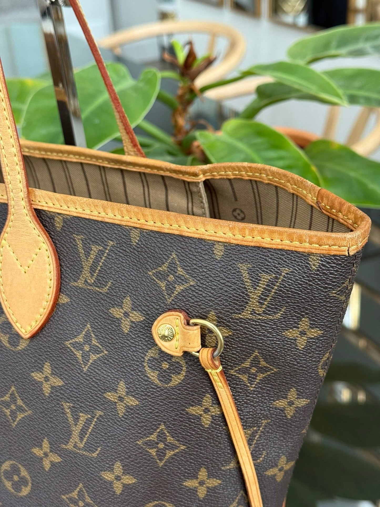Neverfull MM in Monogram with Dustbag 📅 Year: 2007