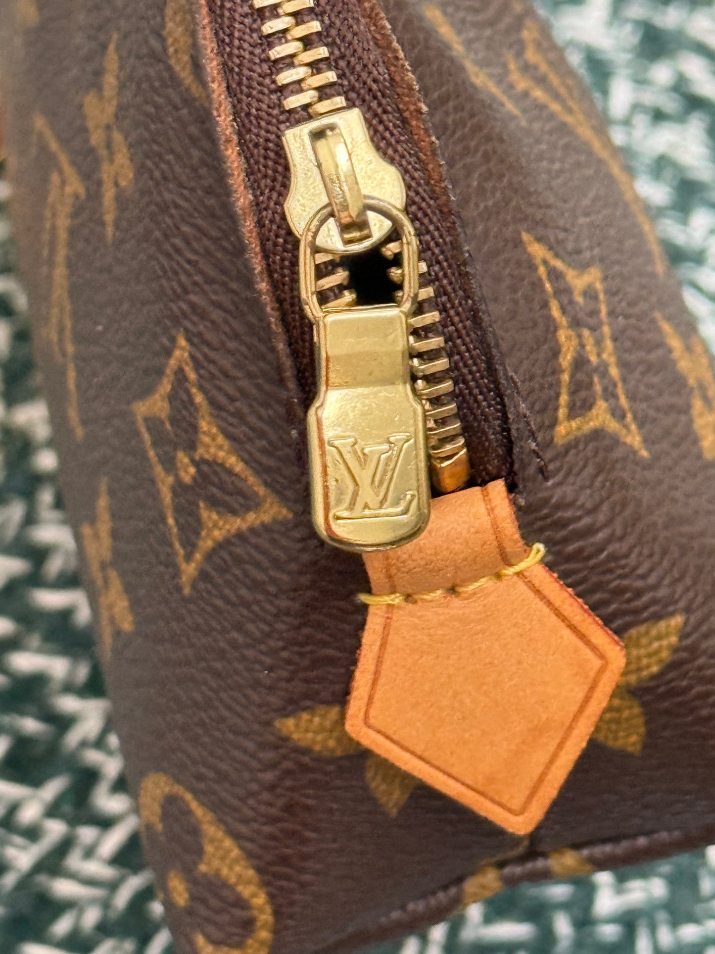 Cosmetic Pouch PM 🗓️ Year: 2003