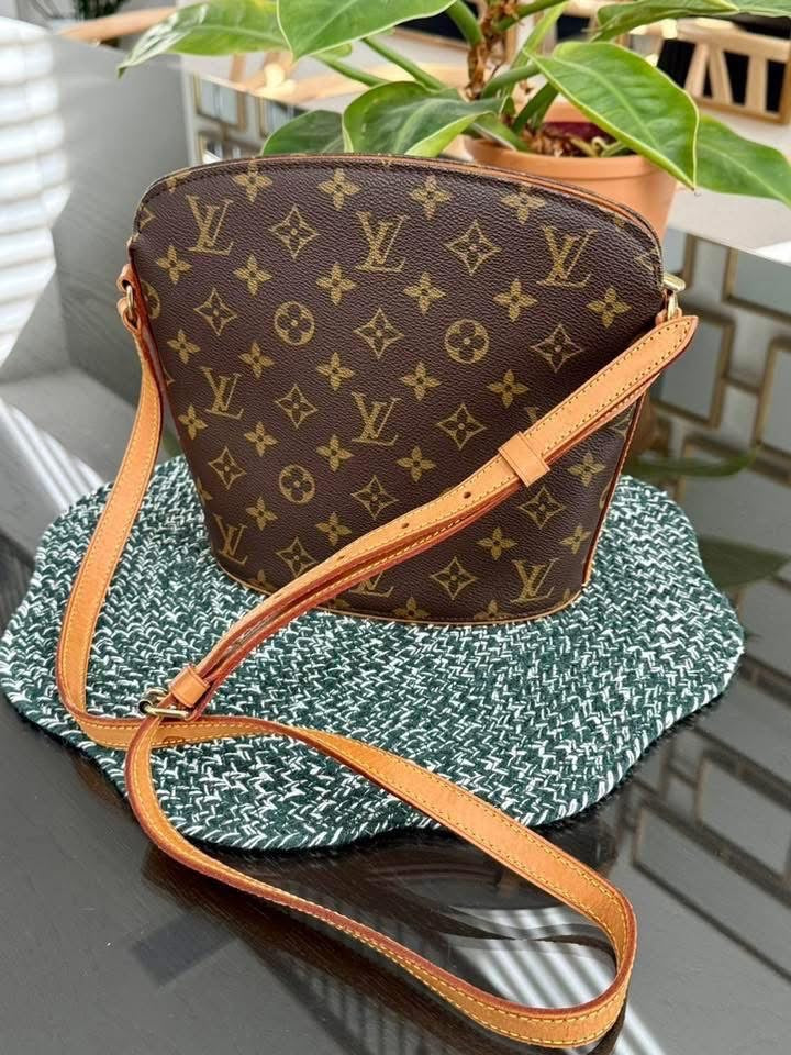 Drouot Crossbody-🗓️ Year: 2000