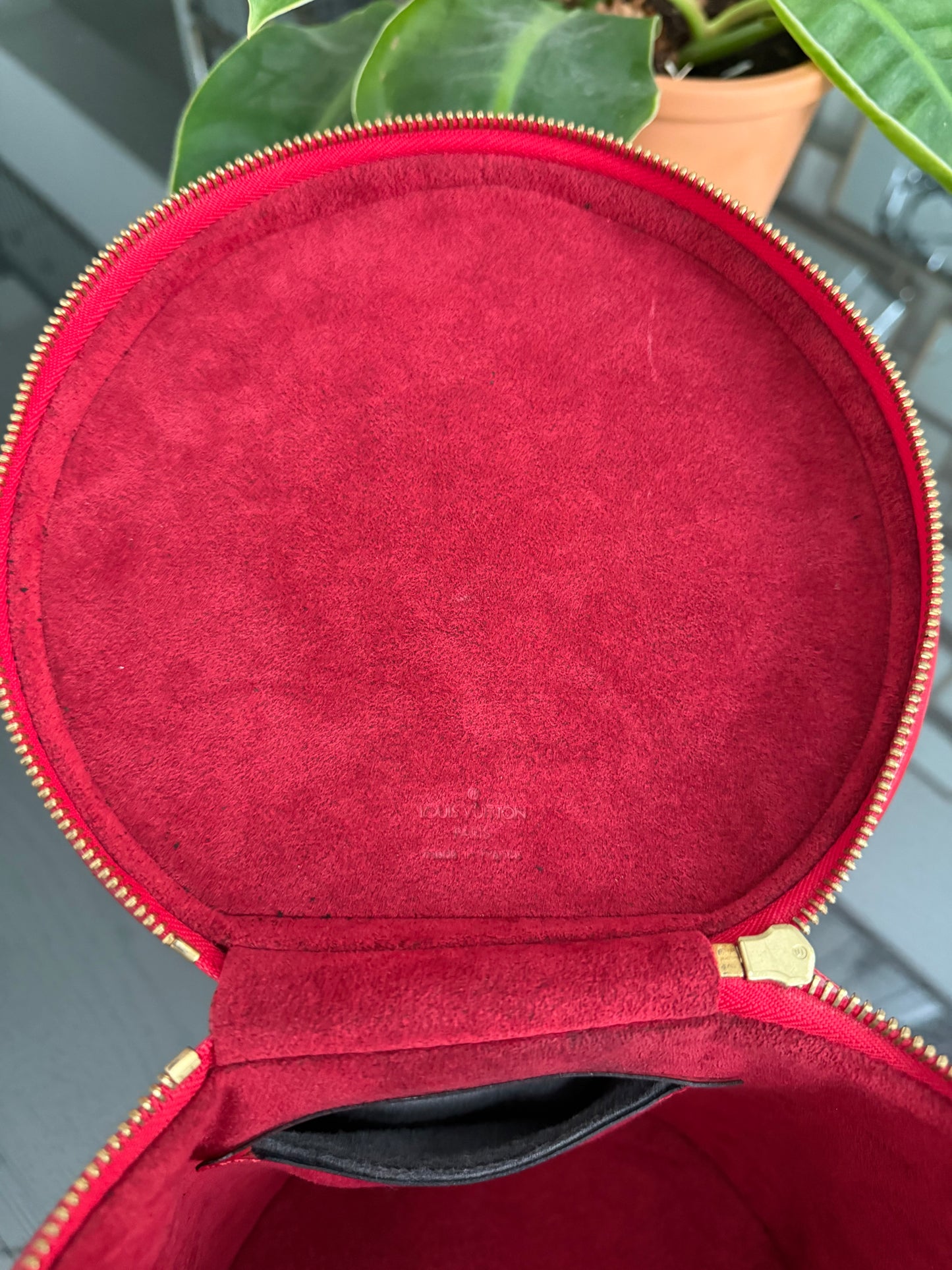 Epi Cannes with Lock No key-🗓️ Year: 2000