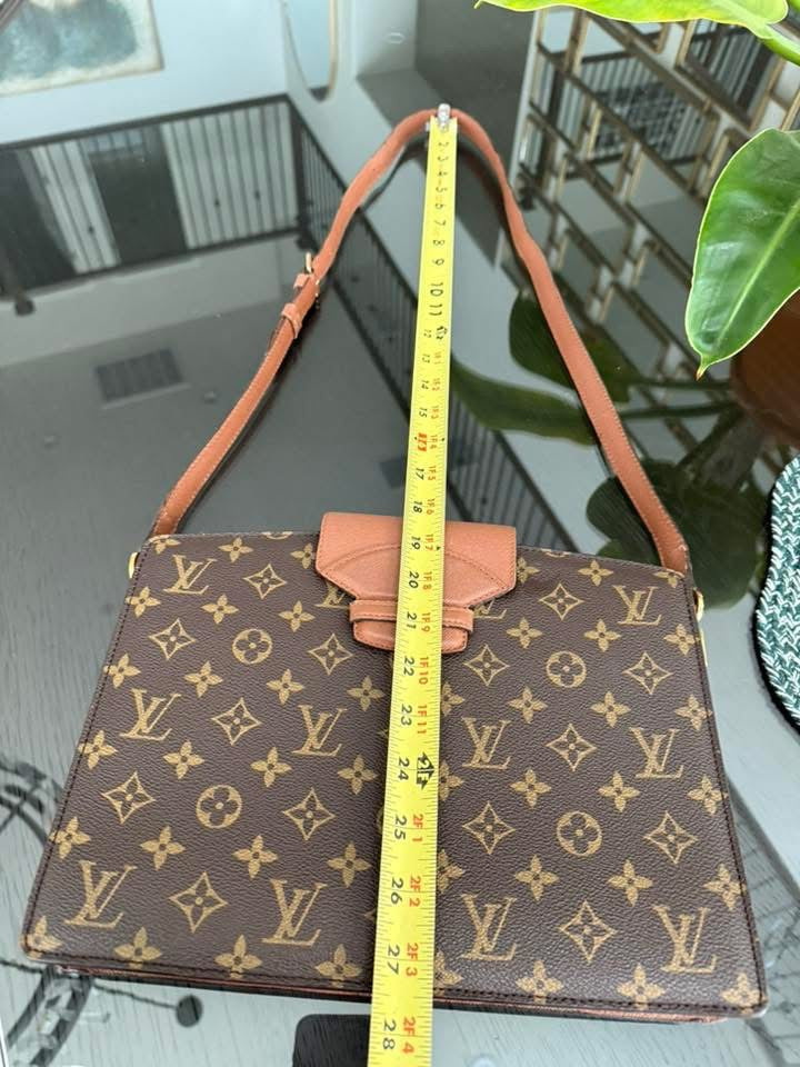 Courcelles Shoulder/ Crossbody bag 📅 Year: 1997