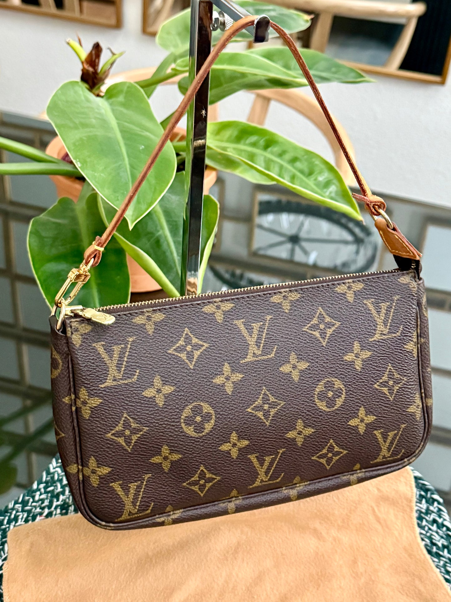 Pochette Accessories with Dustbag -🗓️ Year: 2001