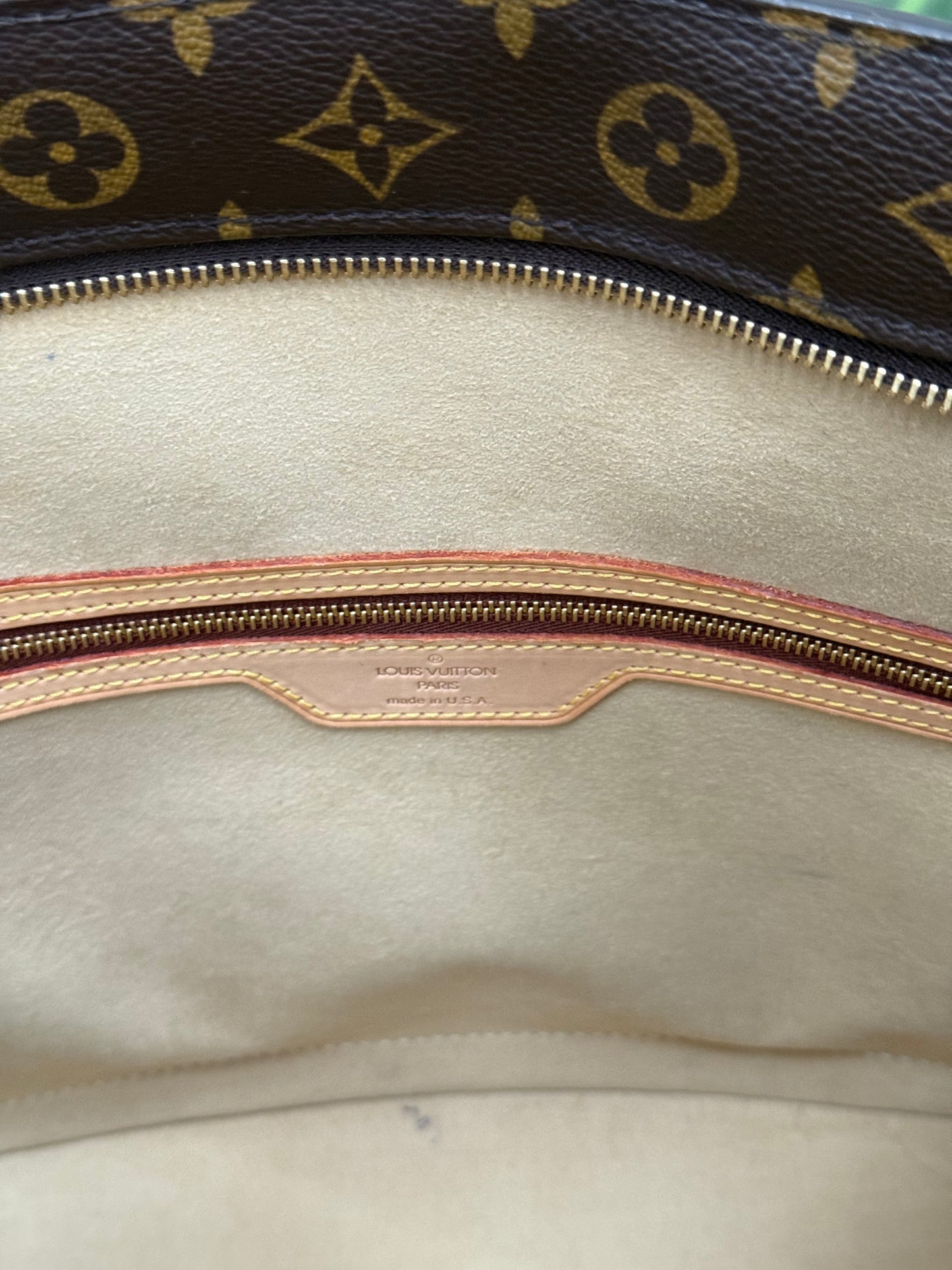 Babylone -🗓️ Year: 2004