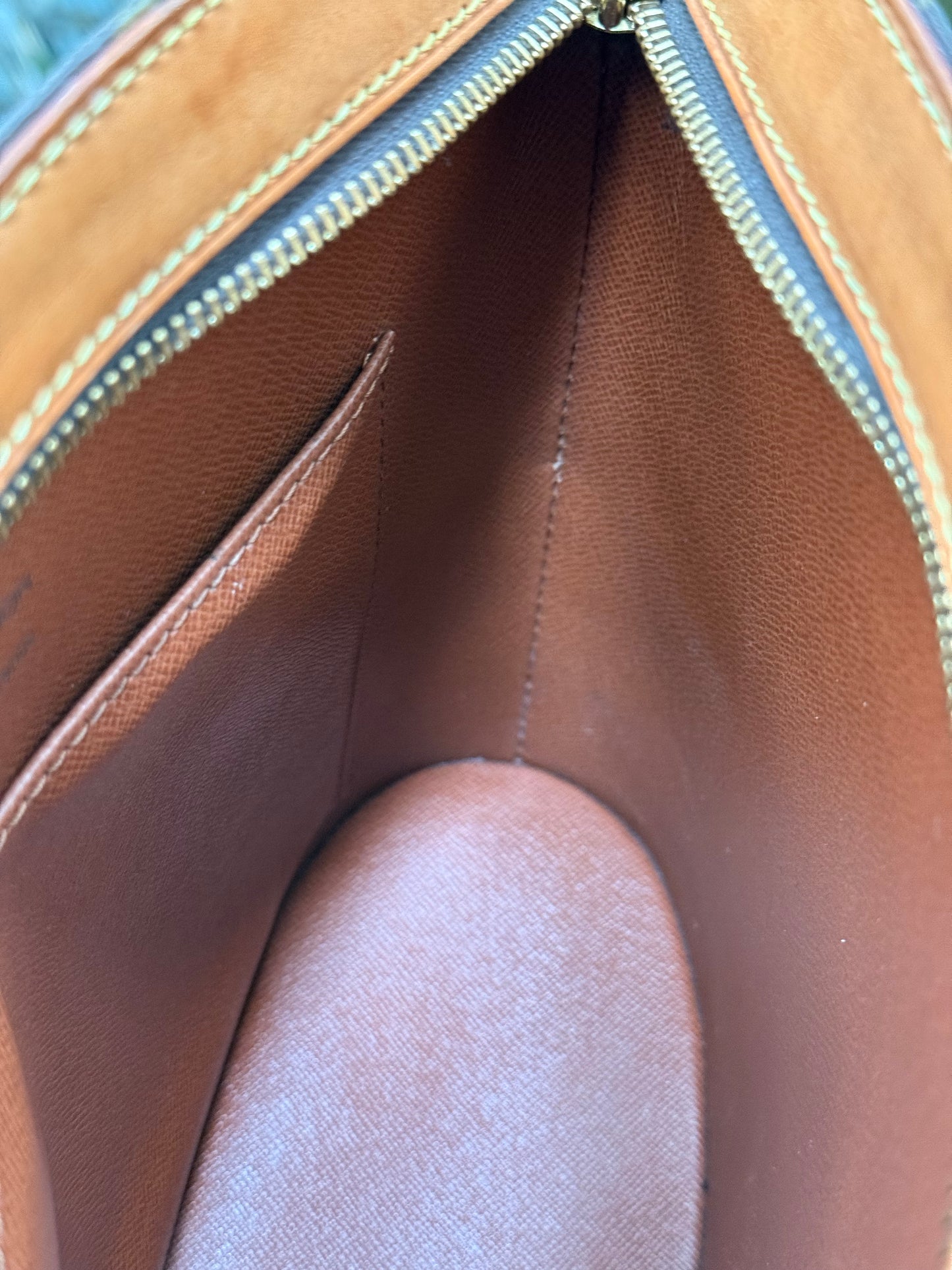 Drouot Crossbody 
📅 Year: 1997